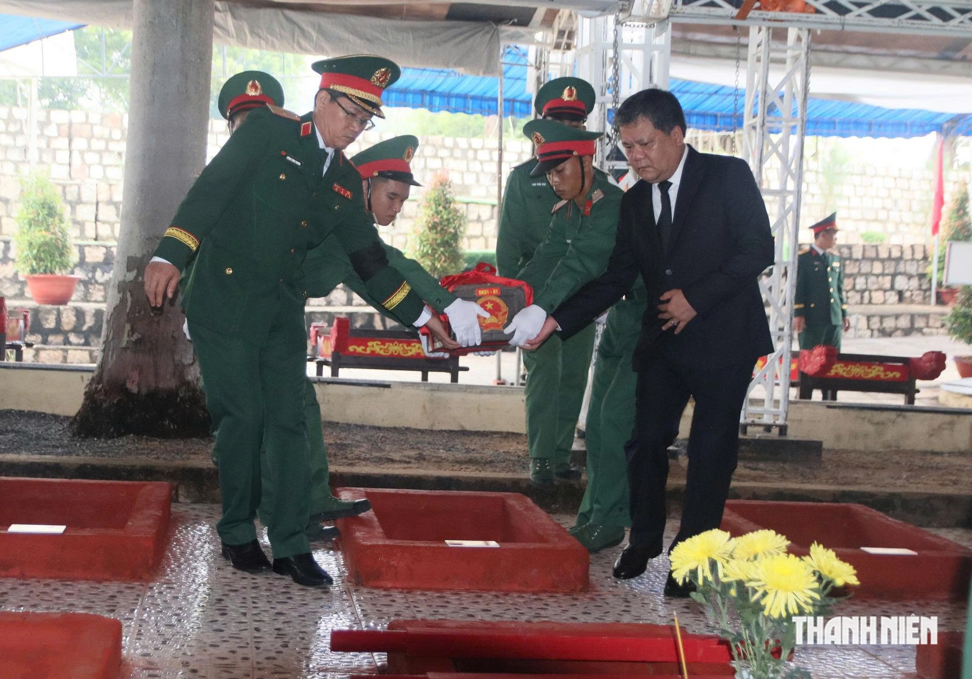 Tổ chức truy điệu và an táng 45 hài cốt liệt sĩ ở Khánh Hòa- Ảnh 3.