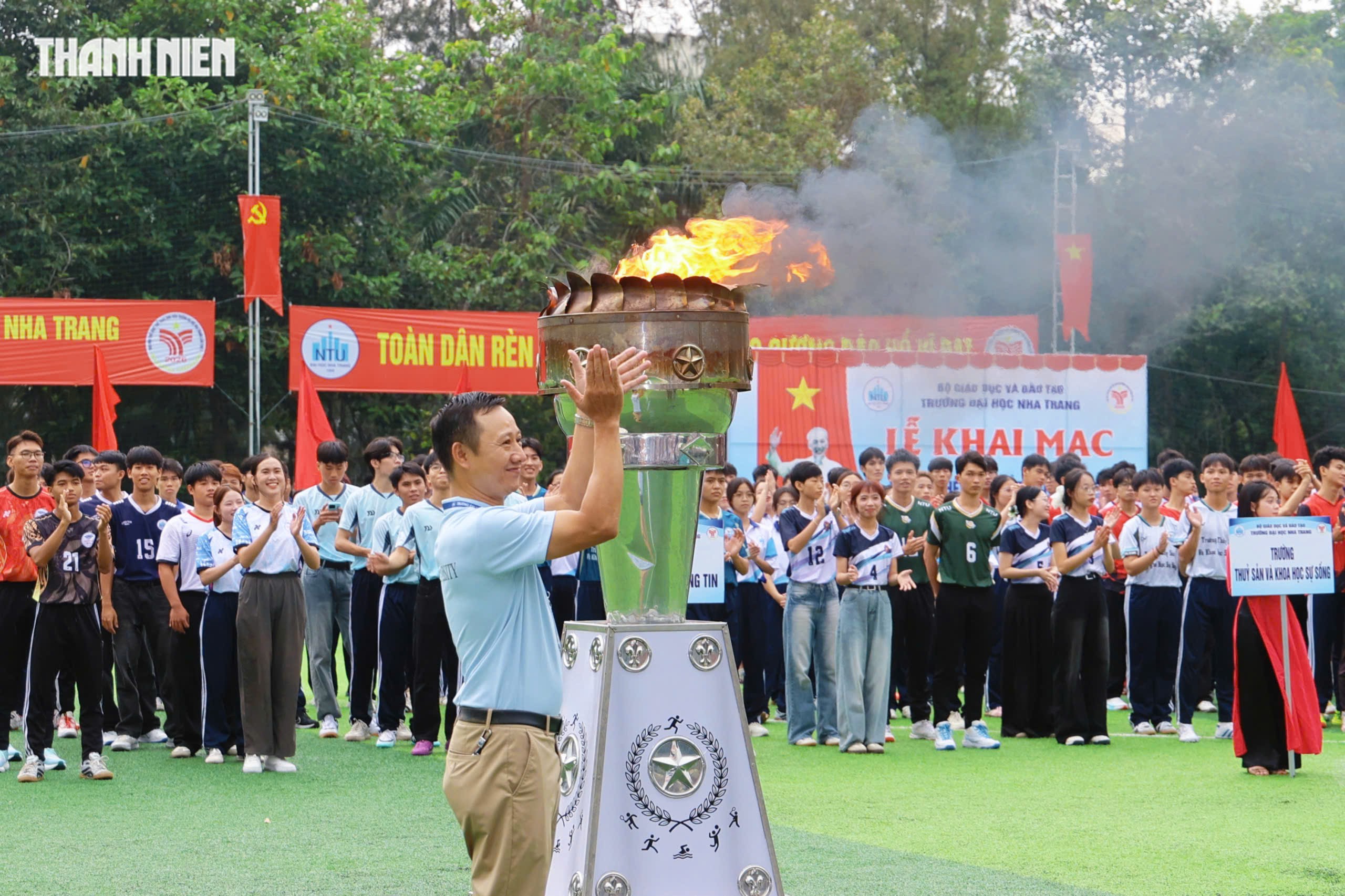 Hơn 1.000 sinh vi&ecirc;n dự Đại hội thể thao đầu ti&ecirc;n của Trường ĐH Nha Trang- Ảnh 4.