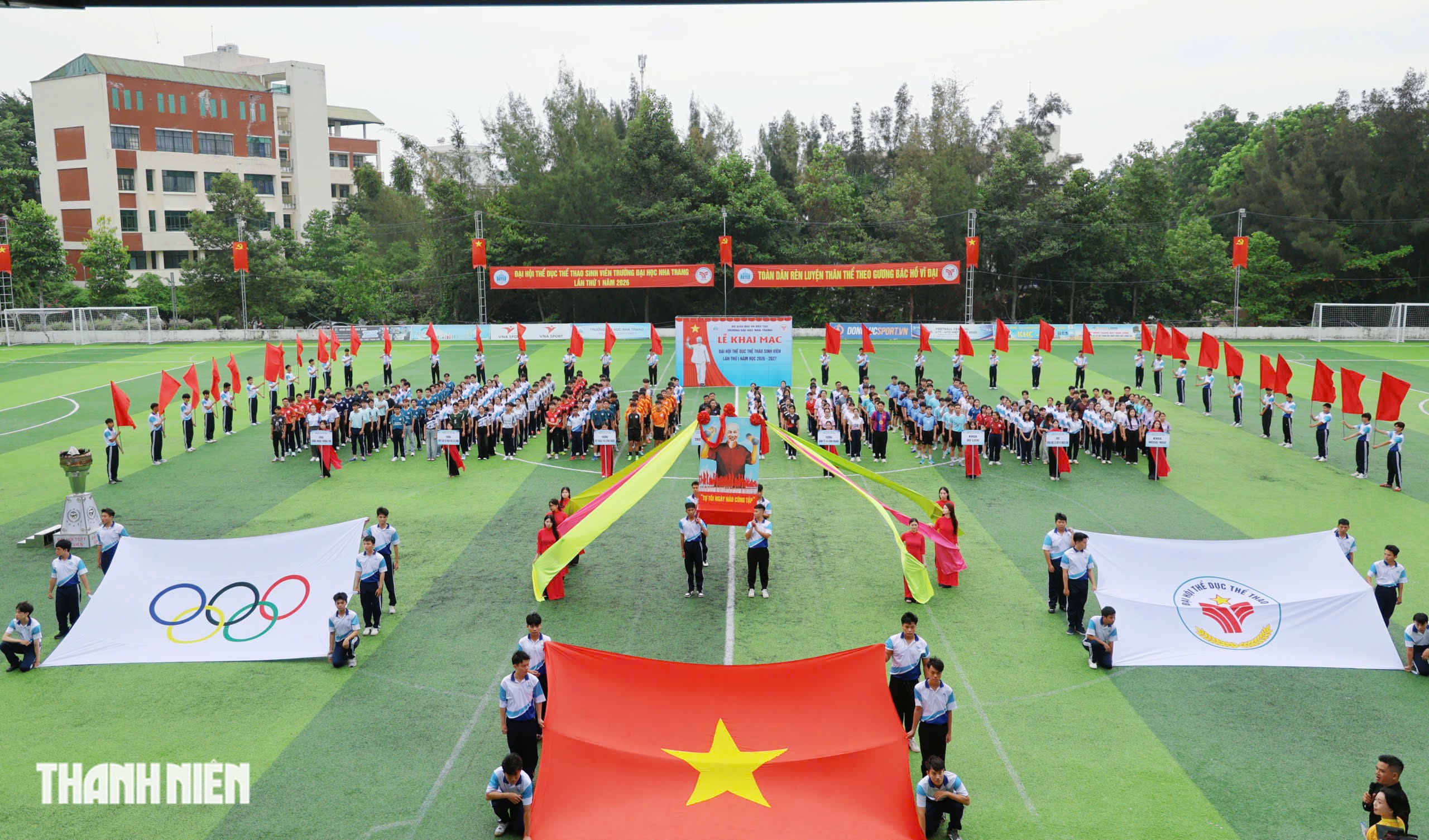 Hơn 1.000 sinh vi&ecirc;n dự Đại hội thể thao đầu ti&ecirc;n của Trường ĐH Nha Trang- Ảnh 1.