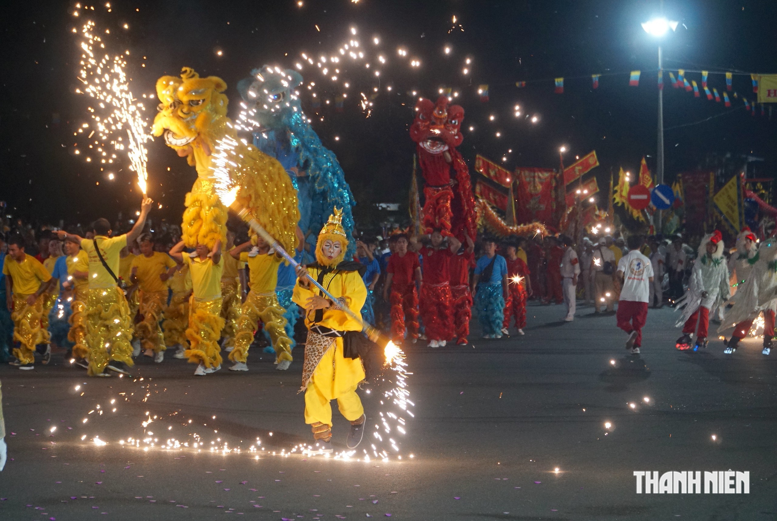 Biển người phủ kín Tòa thánh Tây Ninh đêm Hội yến Diêu Trì Cung 2026- Ảnh 9.