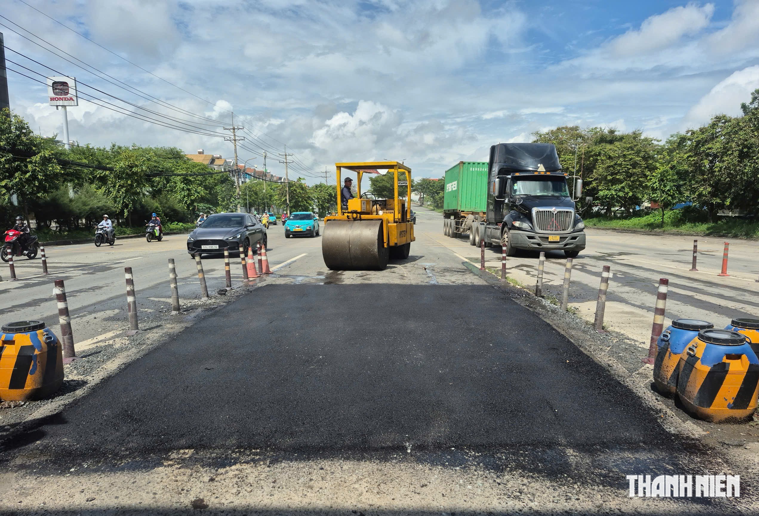 Đường Nguyễn Văn Linh nhiều ổ voi, &ocirc; t&ocirc; sụp hố: Sở X&acirc;y dựng TP.HCM n&oacute;i g&igrave;?- Ảnh 4.