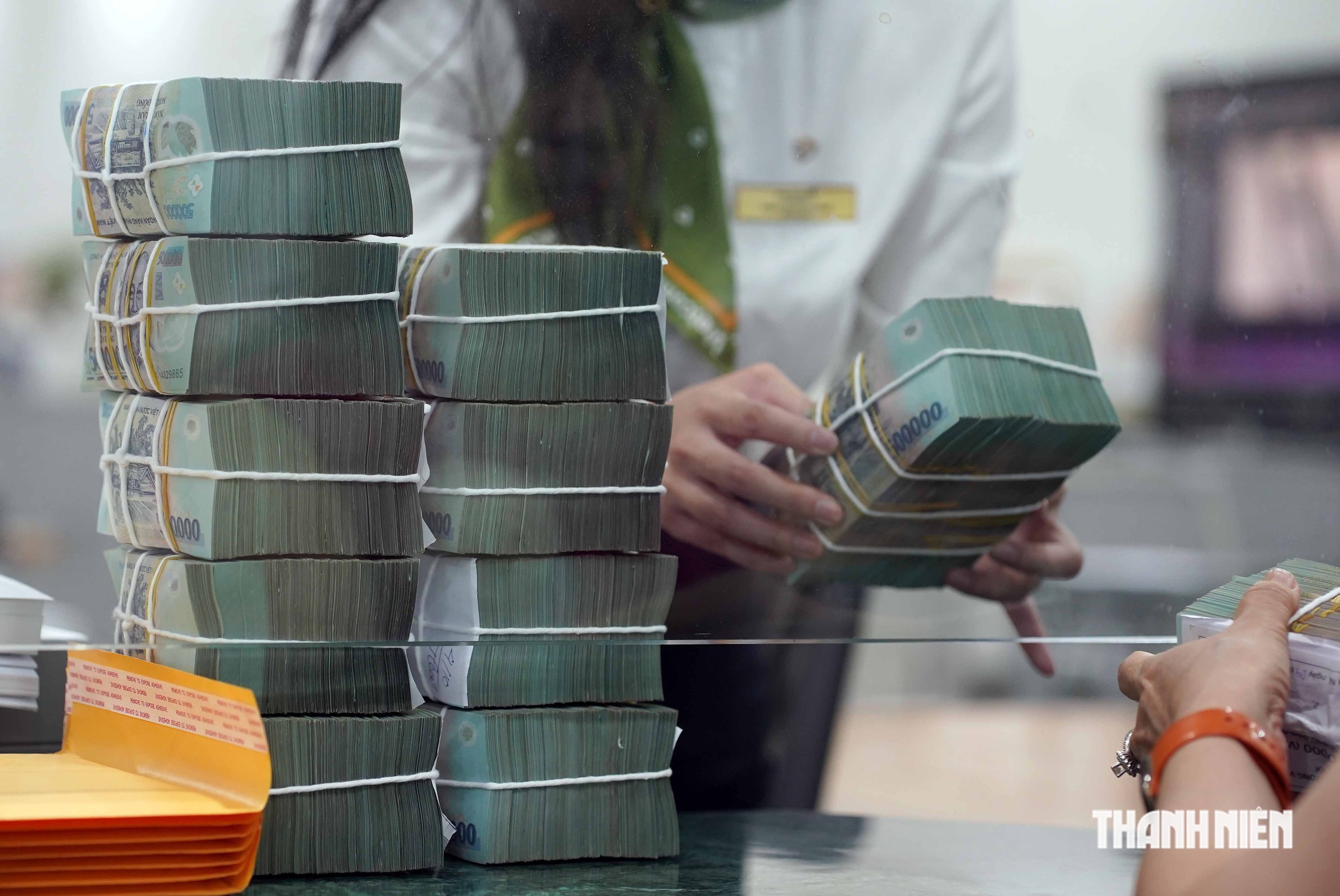 Ngân hàng phải báo cáo cổ đông lớn, khách hàng VIP để giám sát rửa tiền - Ảnh 1.