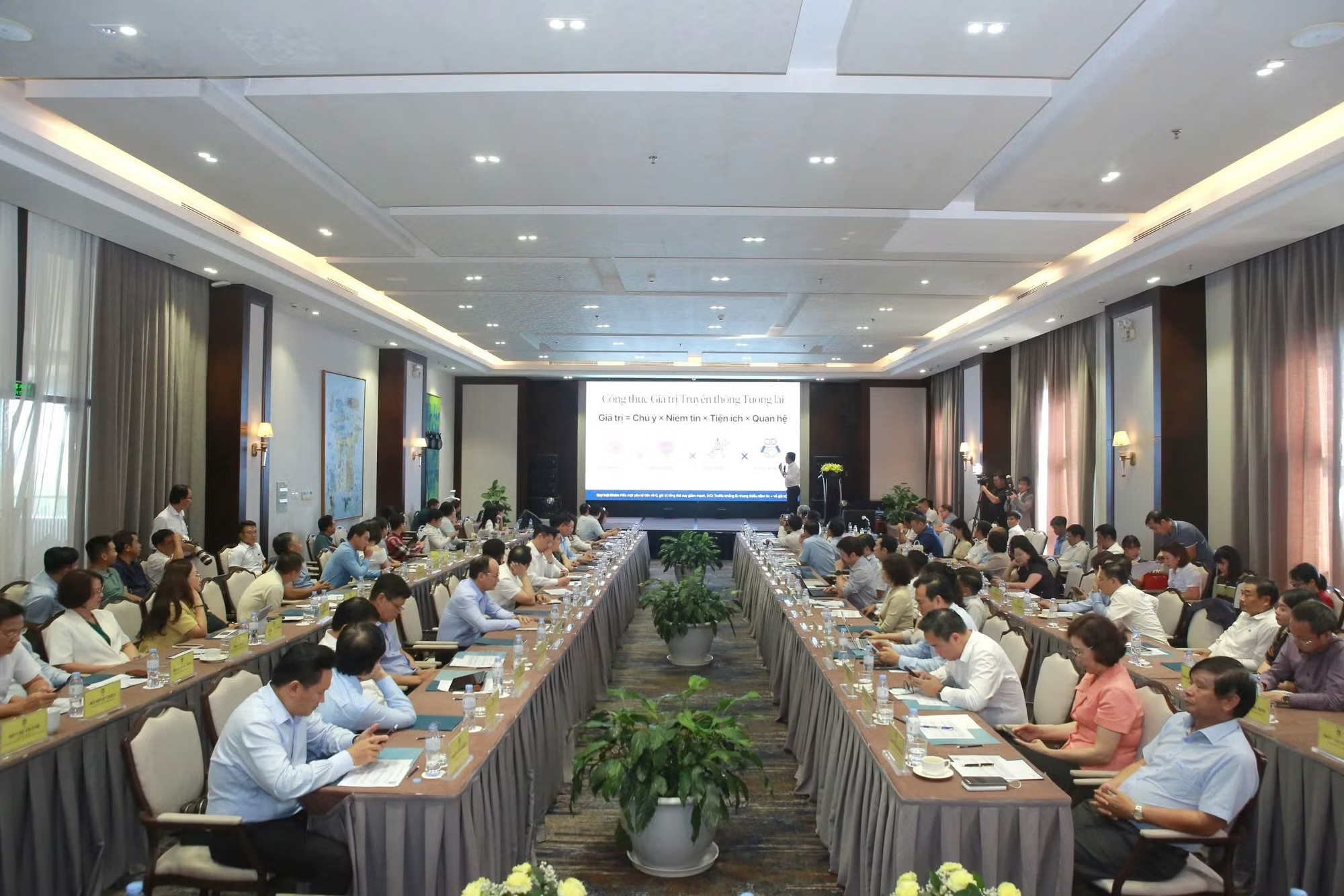Nh&agrave; b&aacute;o L&ecirc; Quốc Minh: &lsquo;Niềm tin l&agrave; t&agrave;i sản AI kh&ocirc;ng thể huấn luyện&rsquo; - Ảnh 2.