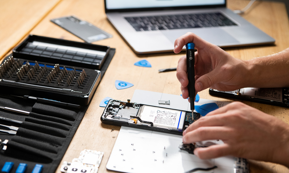 Vì sao smartphone ngày càng khó sửa chữa hơn trước? - Ảnh 1.