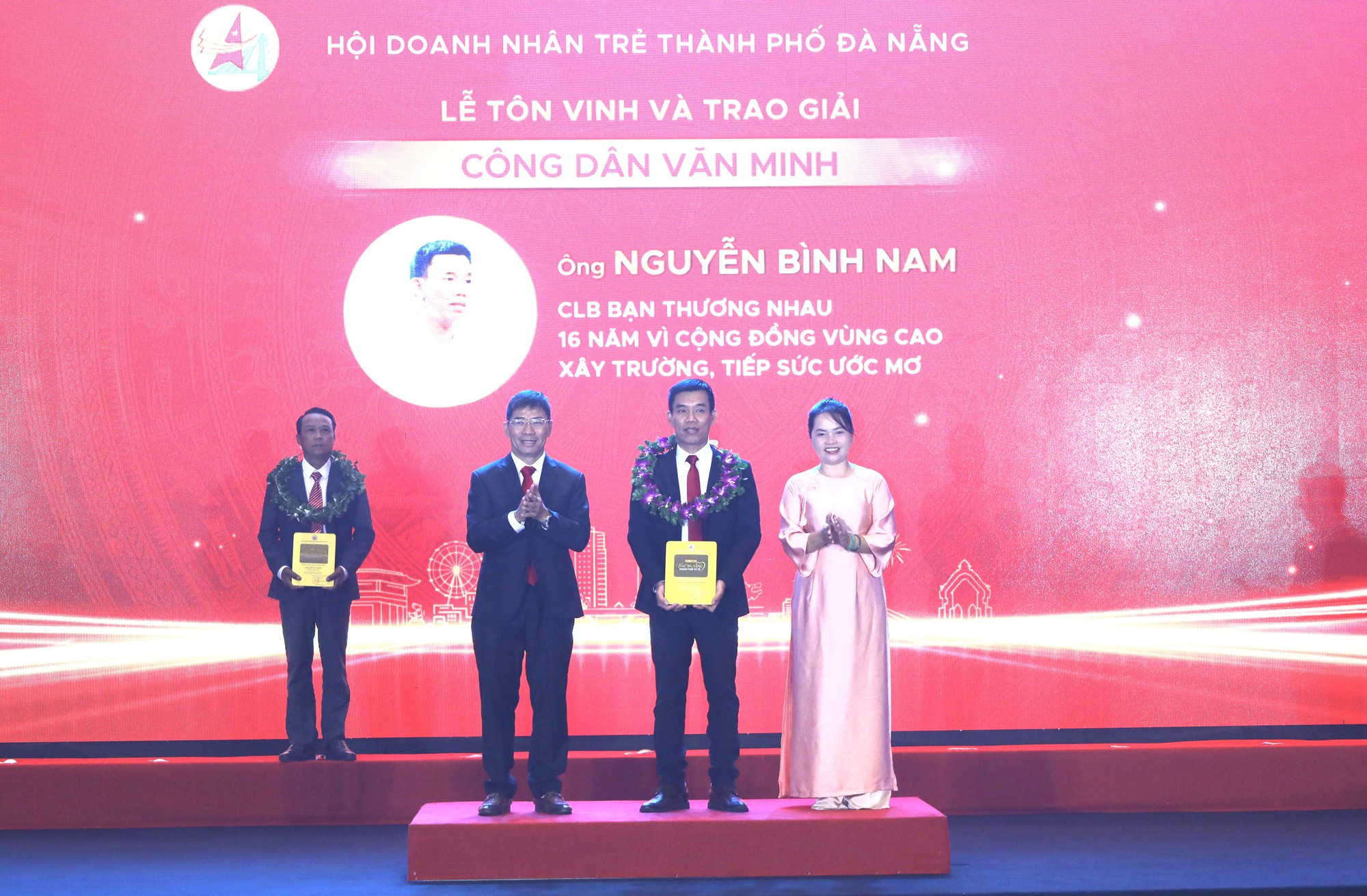 Phó chủ tịch Đà Nẵng nhận giải thưởng 'Vì một Đà Nẵng - Thành phố tử tế'- Ảnh 2.
