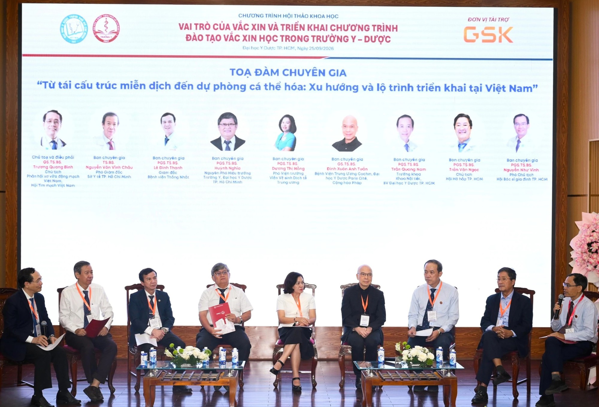 Trường Y, Đại học Y Dược TP.HCM triển khai Chương trình đào tạo về vắc xin - Ảnh 1.