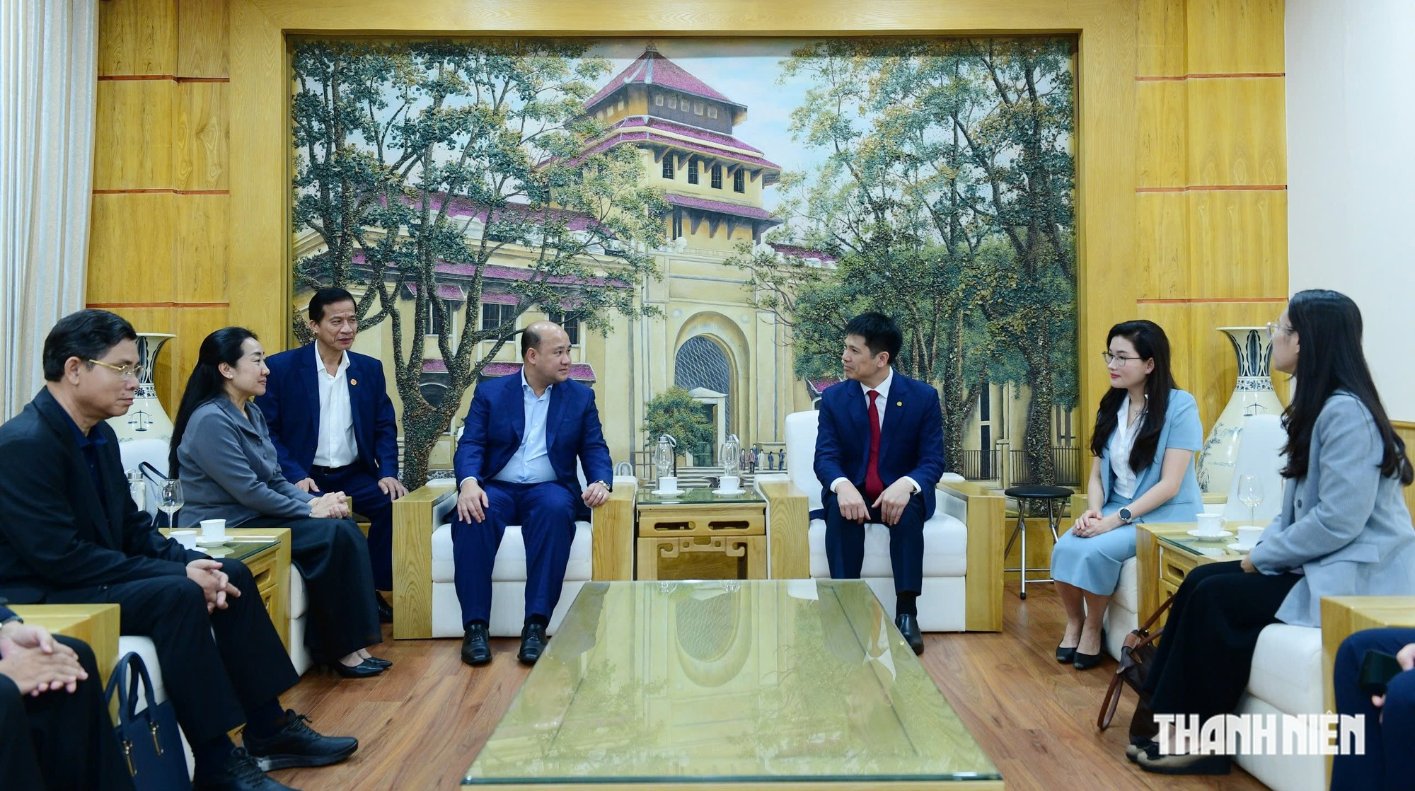 Phó Thủ tướng Campuchia dẫn đầu đoàn đại biểu thanh niên thăm ĐH Quốc gia Hà Nội - Ảnh 1.