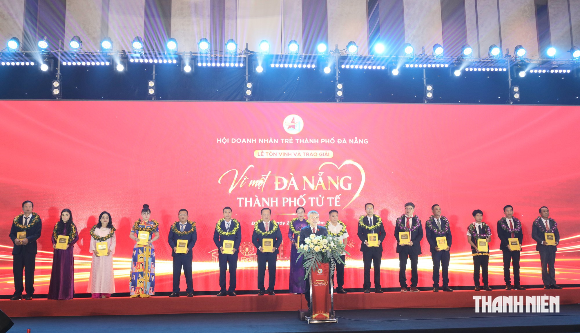 Phó chủ tịch Đà Nẵng nhận giải thưởng 'Vì một Đà Nẵng - Thành phố tử tế'- Ảnh 4.