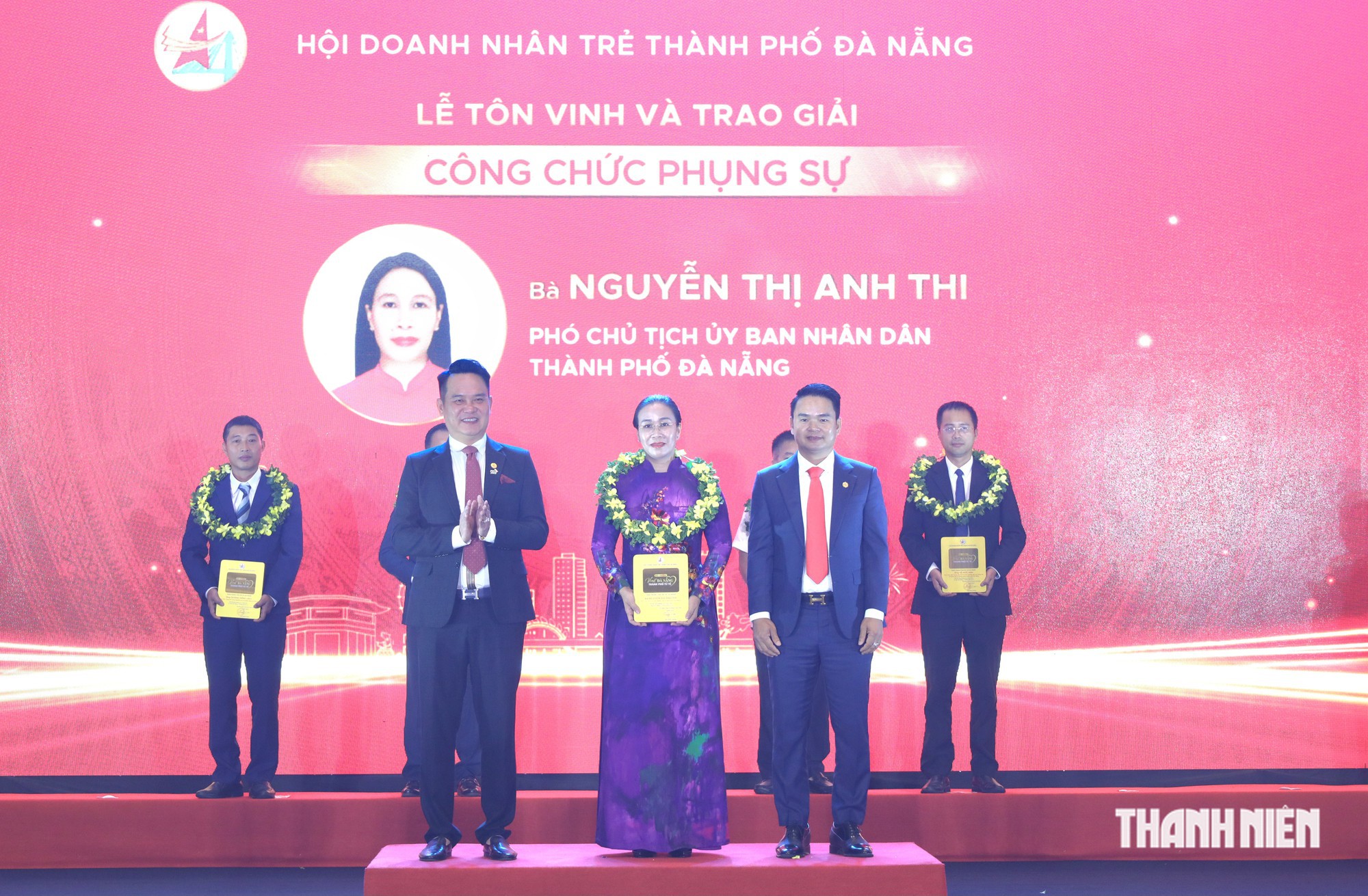 Phó chủ tịch Đà Nẵng nhận giải thưởng 'Vì một Đà Nẵng - Thành phố tử tế'- Ảnh 1.