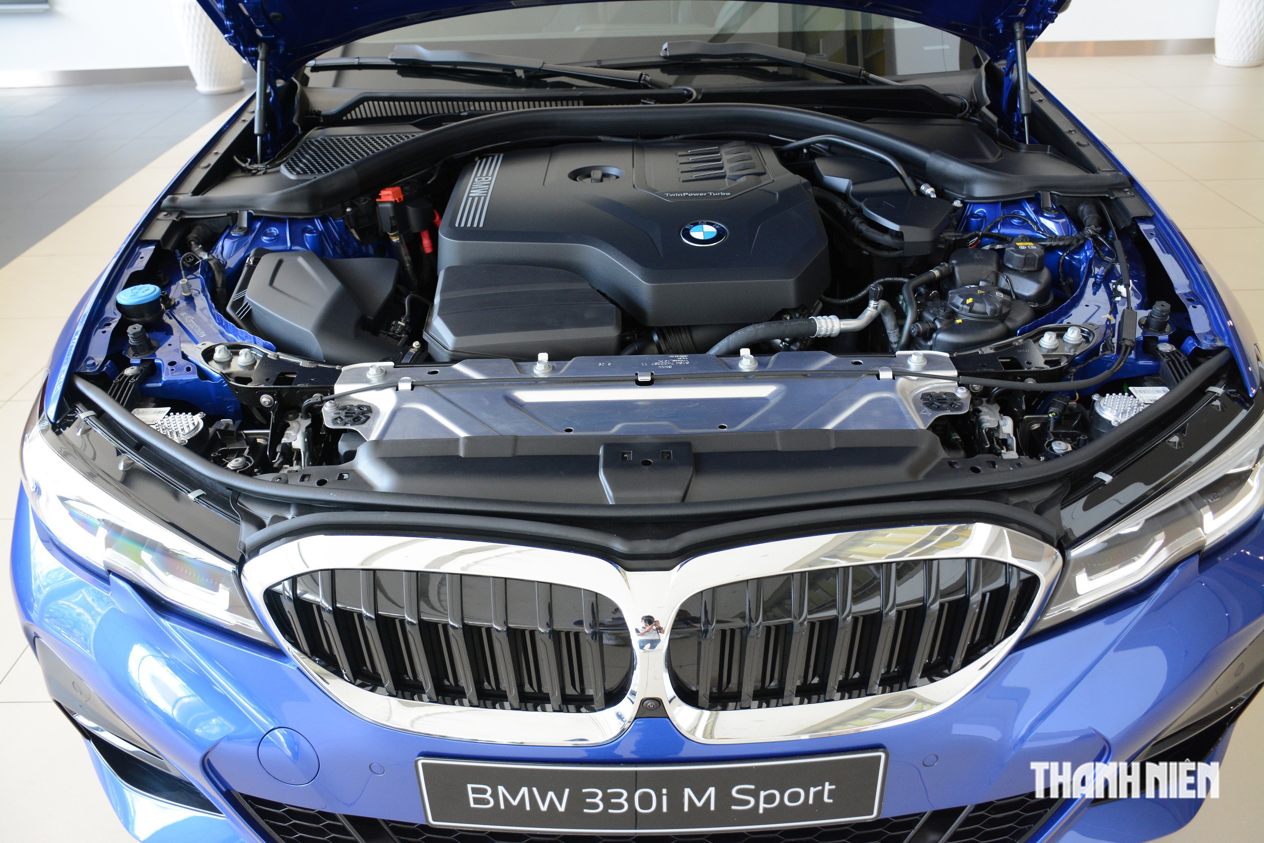 Vì sao nhiều mẫu ô tô được trang bị tấm nhựa che động cơ? - Ảnh 1.