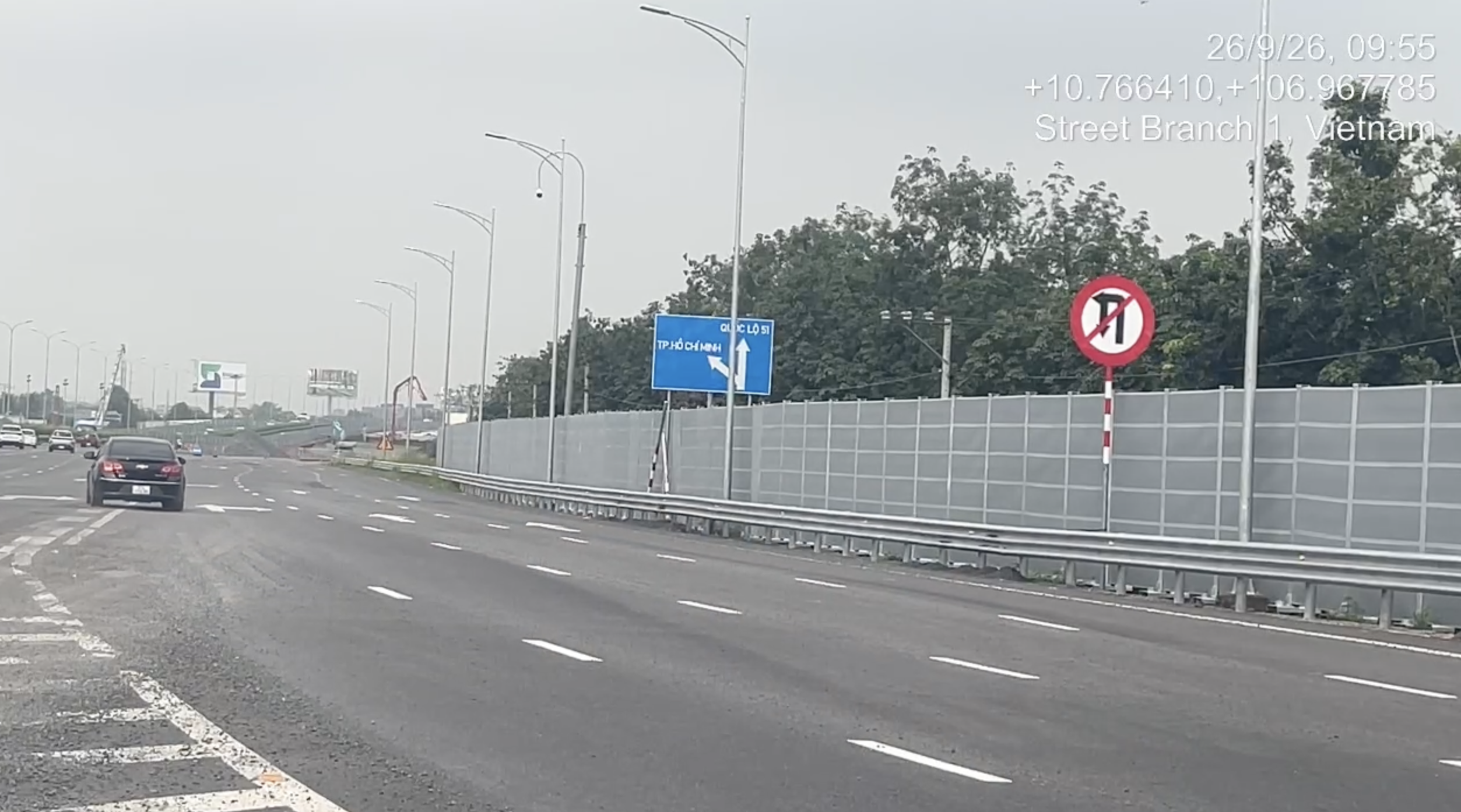 Cùng nhập cao tốc, cách nhau 30 m: Vì sao xe bị phạt nguội, xe không? - Ảnh 4.