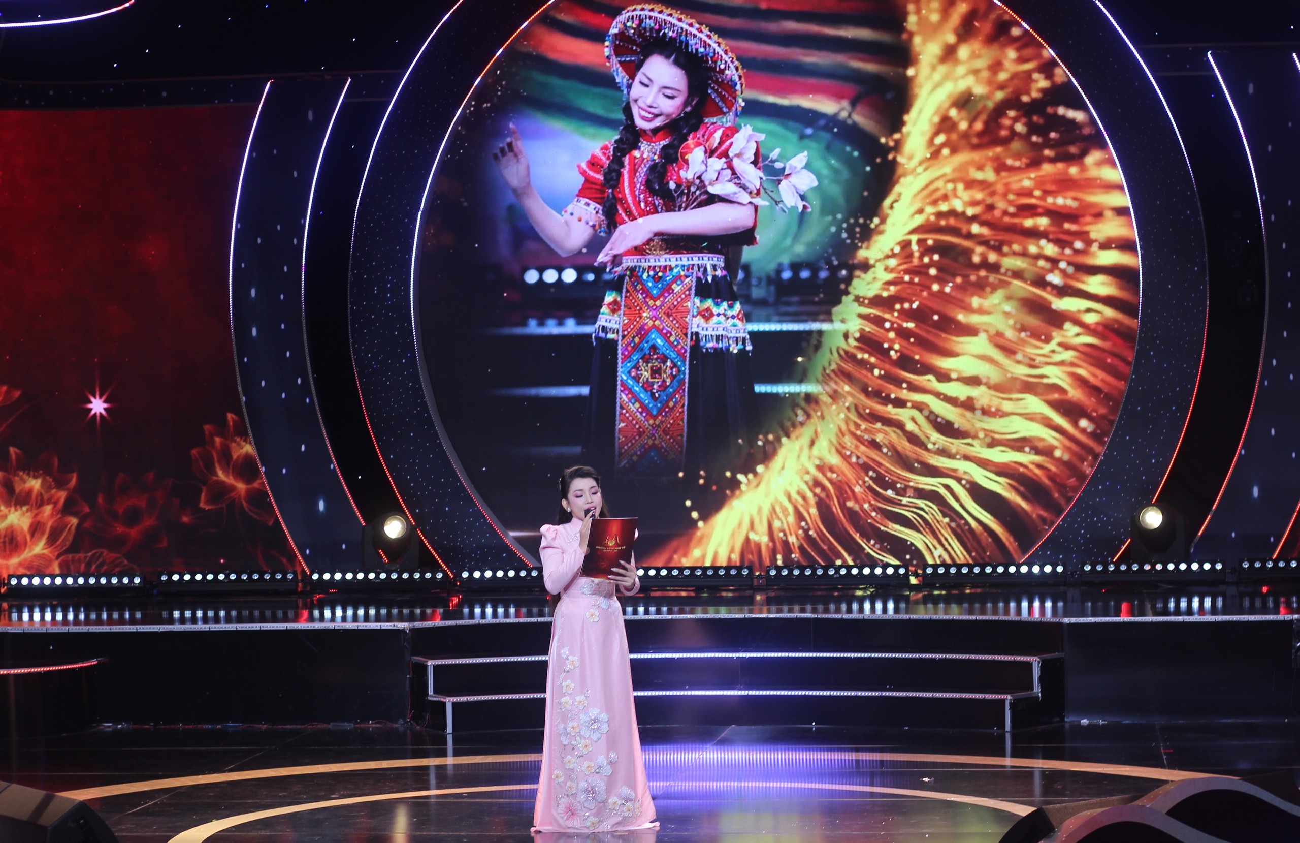 Huỳnh Kim Tho - cô gái từng làm công nhân đoạt 'Chuông vàng vọng cổ 2026' - Ảnh 4.