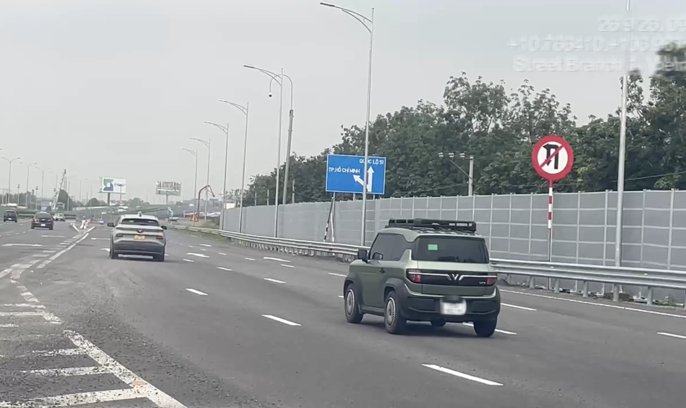 Cùng nhập cao tốc, cách nhau 30 m: Vì sao xe bị phạt nguội, xe không? - Ảnh 2.