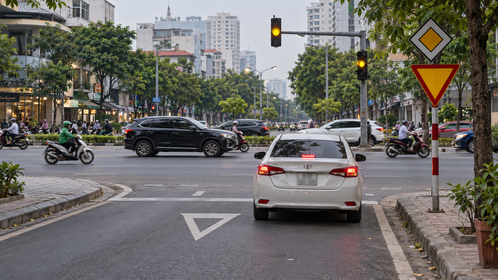 Gặp đèn vàng nhấp nháy ở giao lộ, xử lý ra sao mới đúng luật? Gặp đèn vàng nhấp nháy ở giao lộ, xử lý ra sao mới đúng luật? - Ảnh 2.