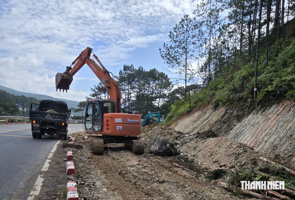 Đèo Mimosa nứt lún, Lâm Đồng mở rộng mặt đường để tránh ùn tắc giao thông- Ảnh 4.