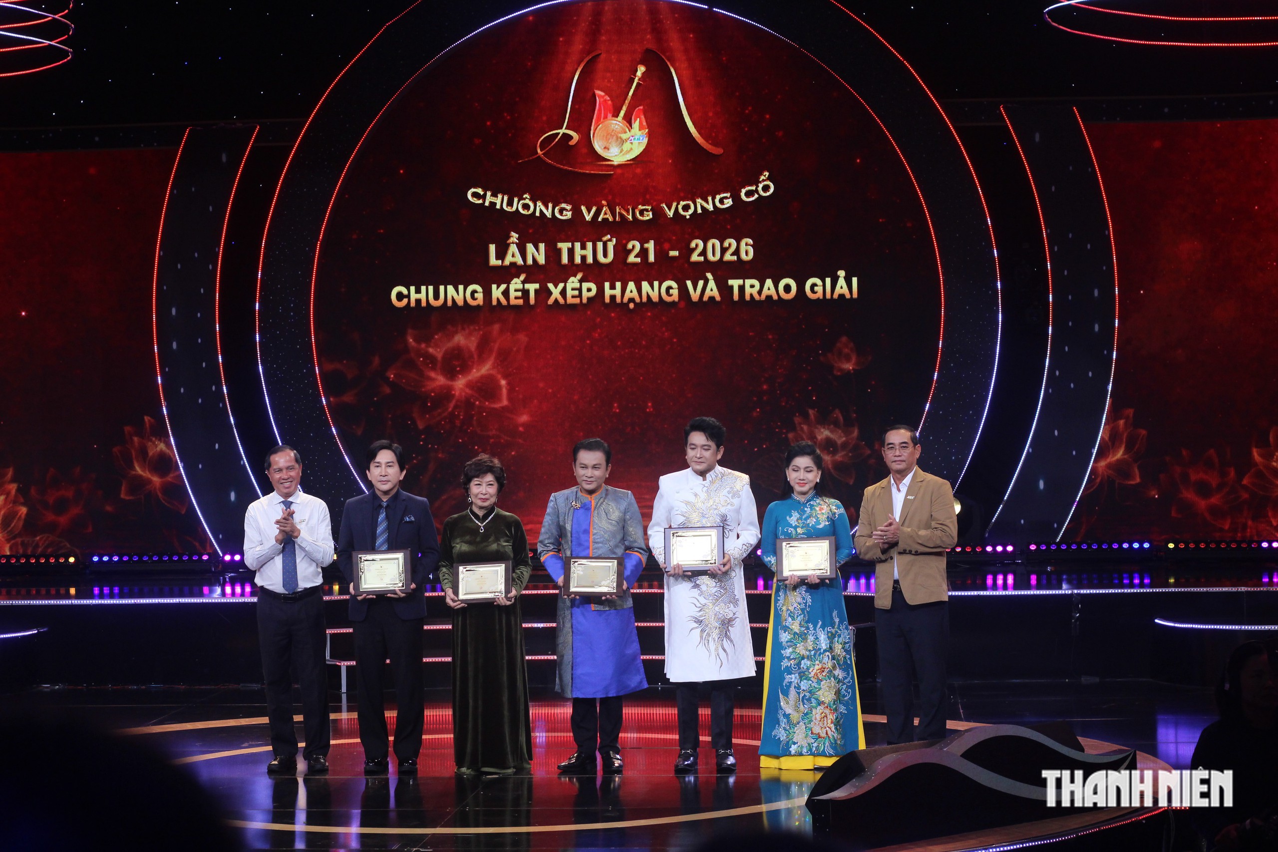 Huỳnh Kim Tho - cô gái từng làm công nhân đoạt 'Chuông vàng vọng cổ 2026' - Ảnh 1.