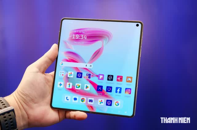 Từ màn hình lớn đến độ bền, điện thoại gập có những ưu nhược điểm gì? - Ảnh 1.