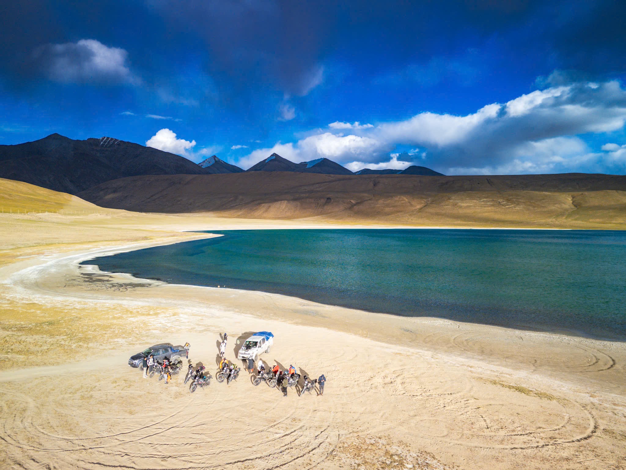 Vòng xe chậm rãi của các biker ở 'cổng trời' Khardung La- Ảnh 6.