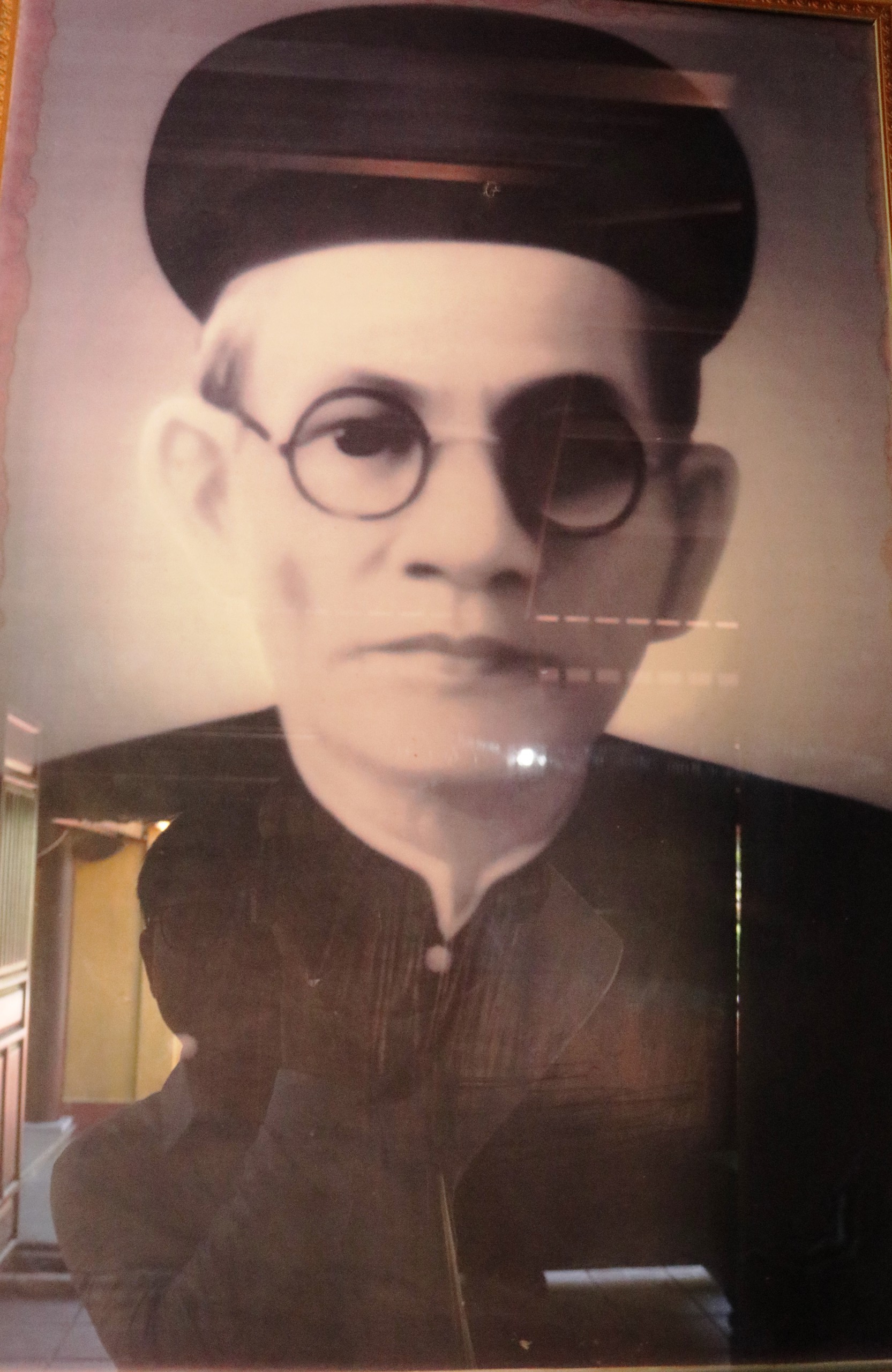 Nh&agrave; ch&iacute; sĩ Huỳnh Th&uacute;c Kh&aacute;ng, từ m&aacute;i nh&agrave; qu&ecirc; đến một nh&acirc;n c&aacute;ch lớn - Ảnh 7.