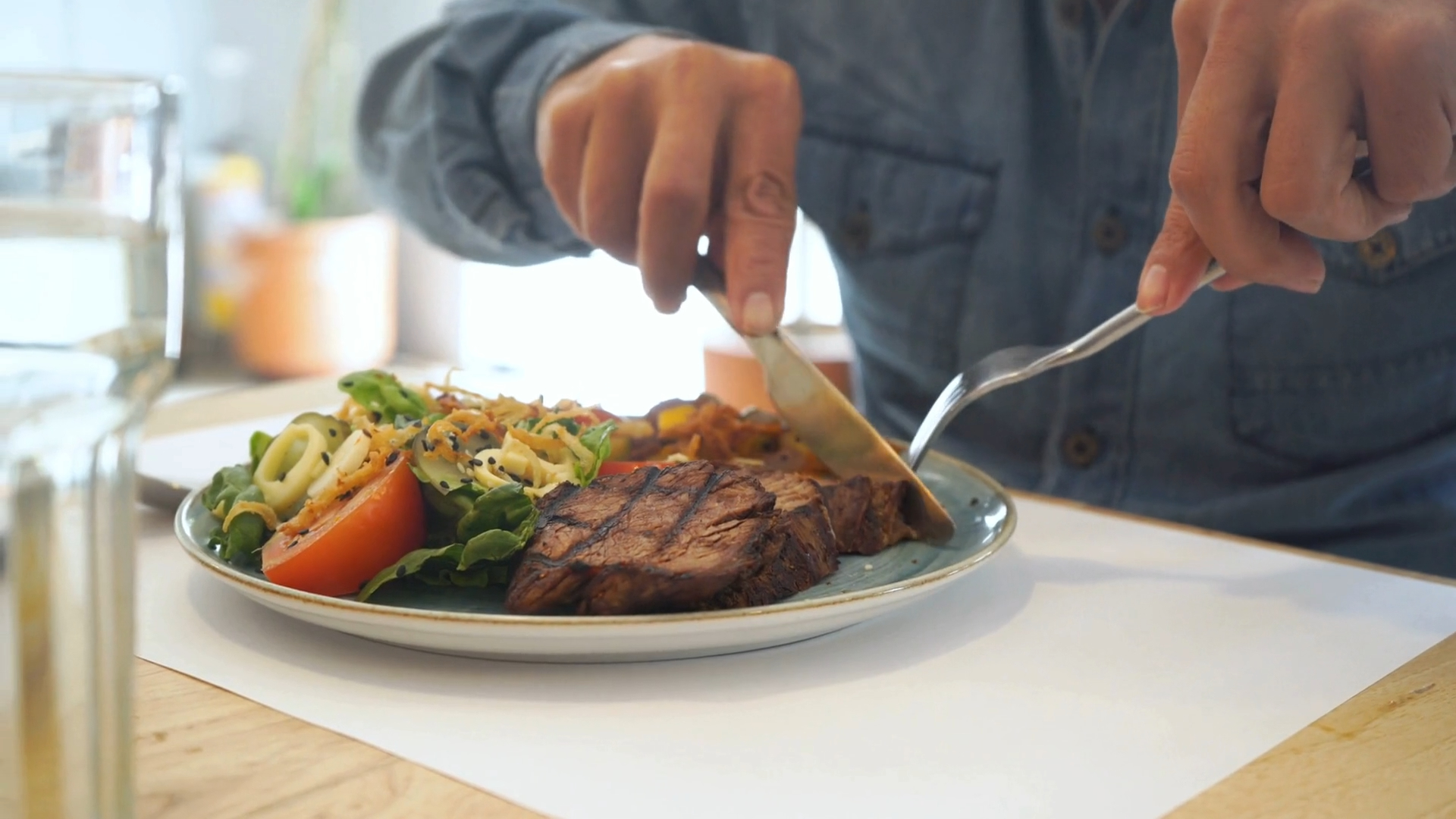 Ăn &iacute;t protein c&oacute; thể gi&uacute;p sống l&acirc;u hơn kh&ocirc;ng? - Ảnh 1.
