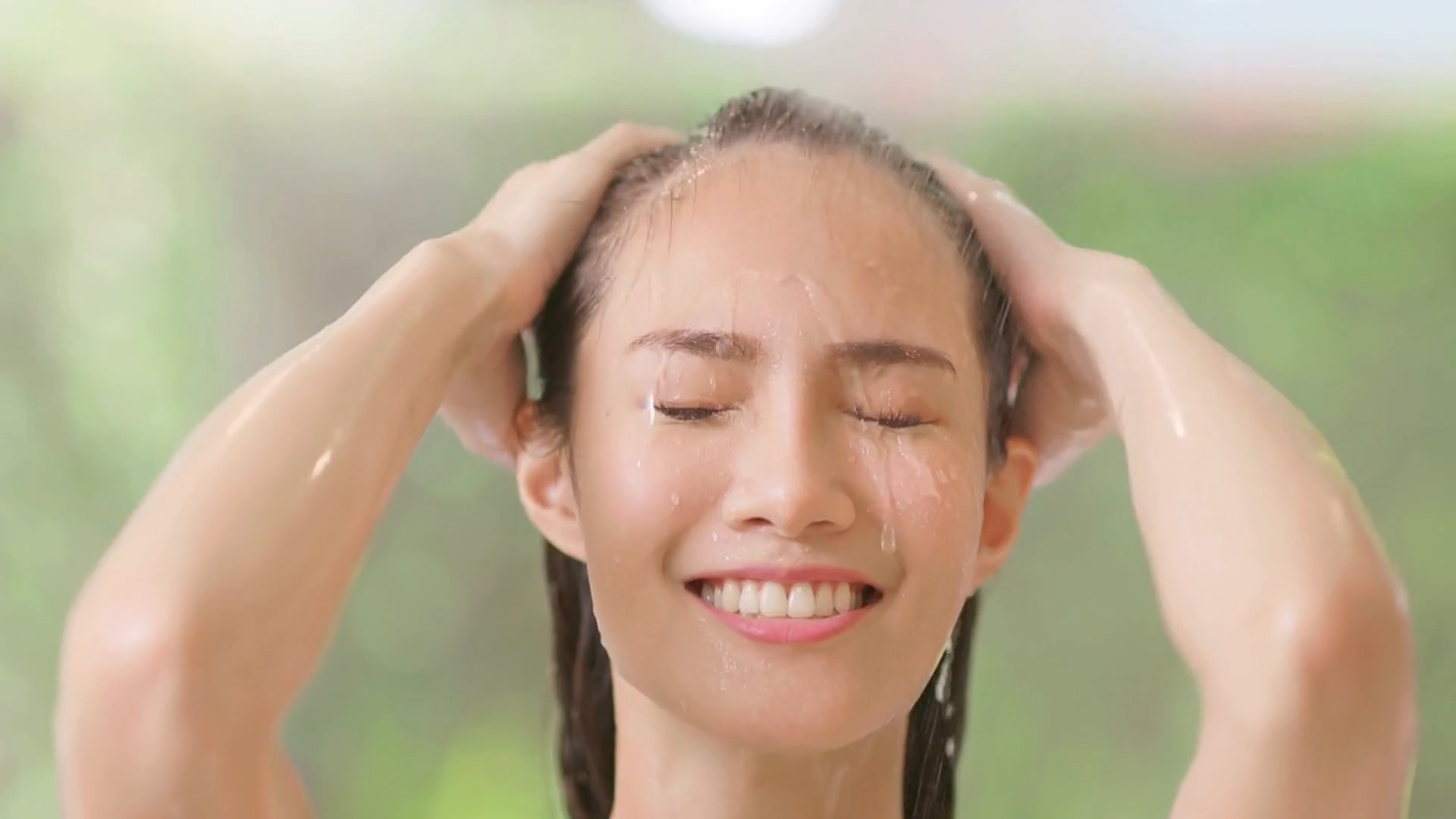 Nên tắm buổi sáng hay buổi tối để tránh ảnh hưởng sức khỏe?- Ảnh 1.
