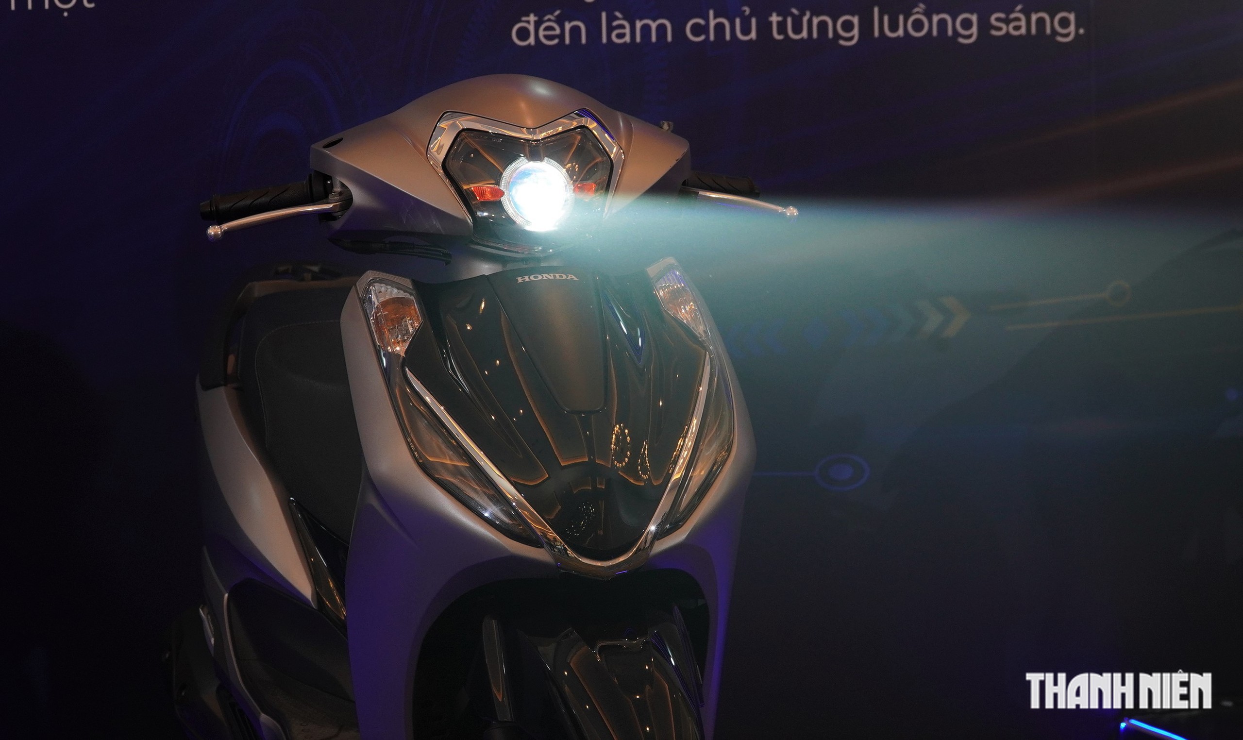 Thay đèn xe máy không chính hãng có bị xem là ‘độ xe’? - Ảnh 2.