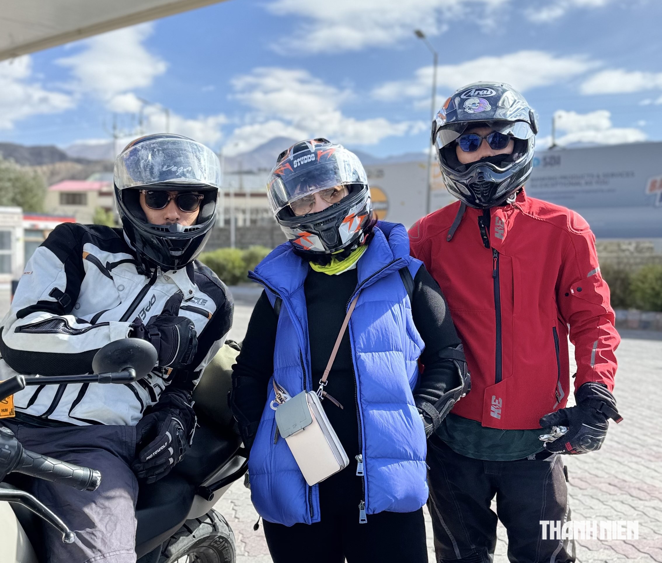 Vòng xe chậm rãi của các biker ở 'cổng trời' Khardung La- Ảnh 8.