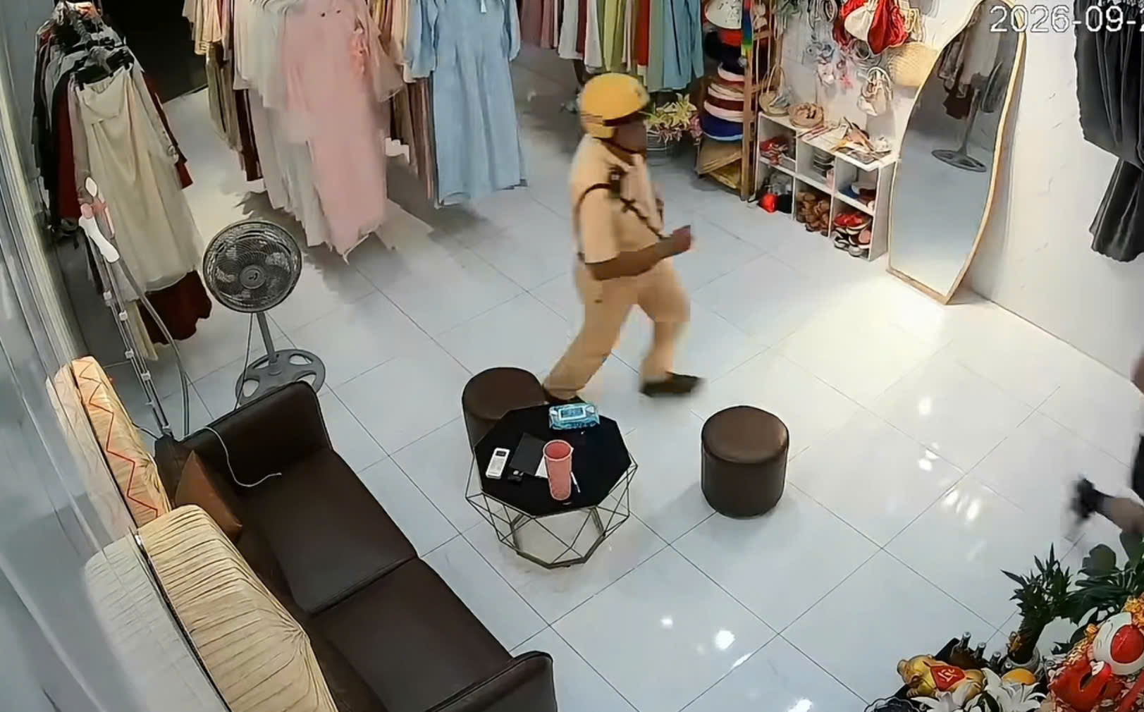 Khen thưởng 2 CSGT ở Huế kịp thời hỗ trợ đưa người đột quỵ đi cấp cứu- Ảnh 2.