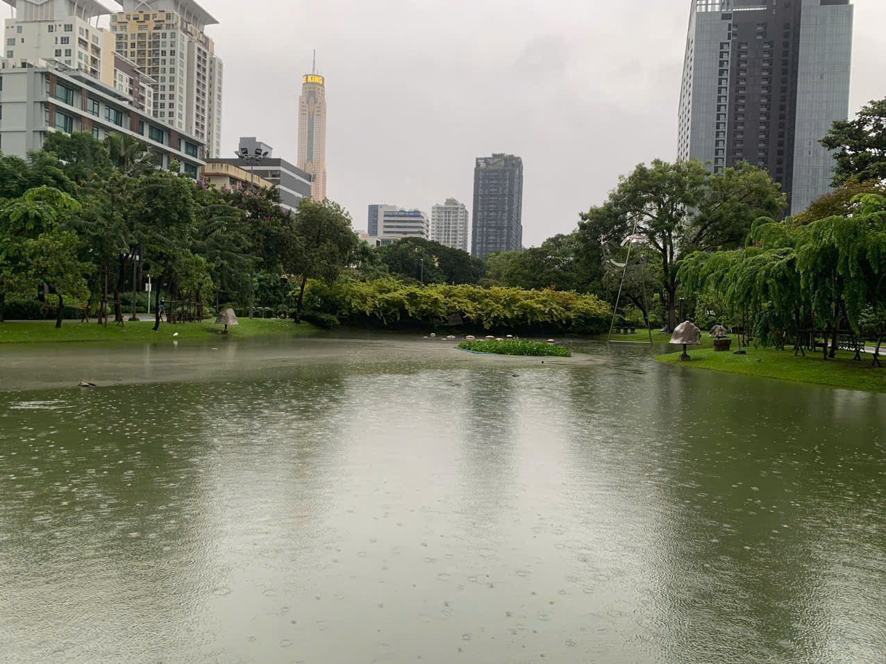 Tour Th&aacute;i Lan giữa đợt ngập lớn: Cắt điểm tham quan, xe chết m&aacute;y la liệt- Ảnh 5.