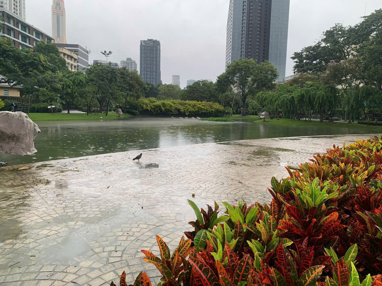 Tour Th&aacute;i Lan giữa đợt ngập lớn: Cắt điểm tham quan, xe chết m&aacute;y la liệt- Ảnh 4.