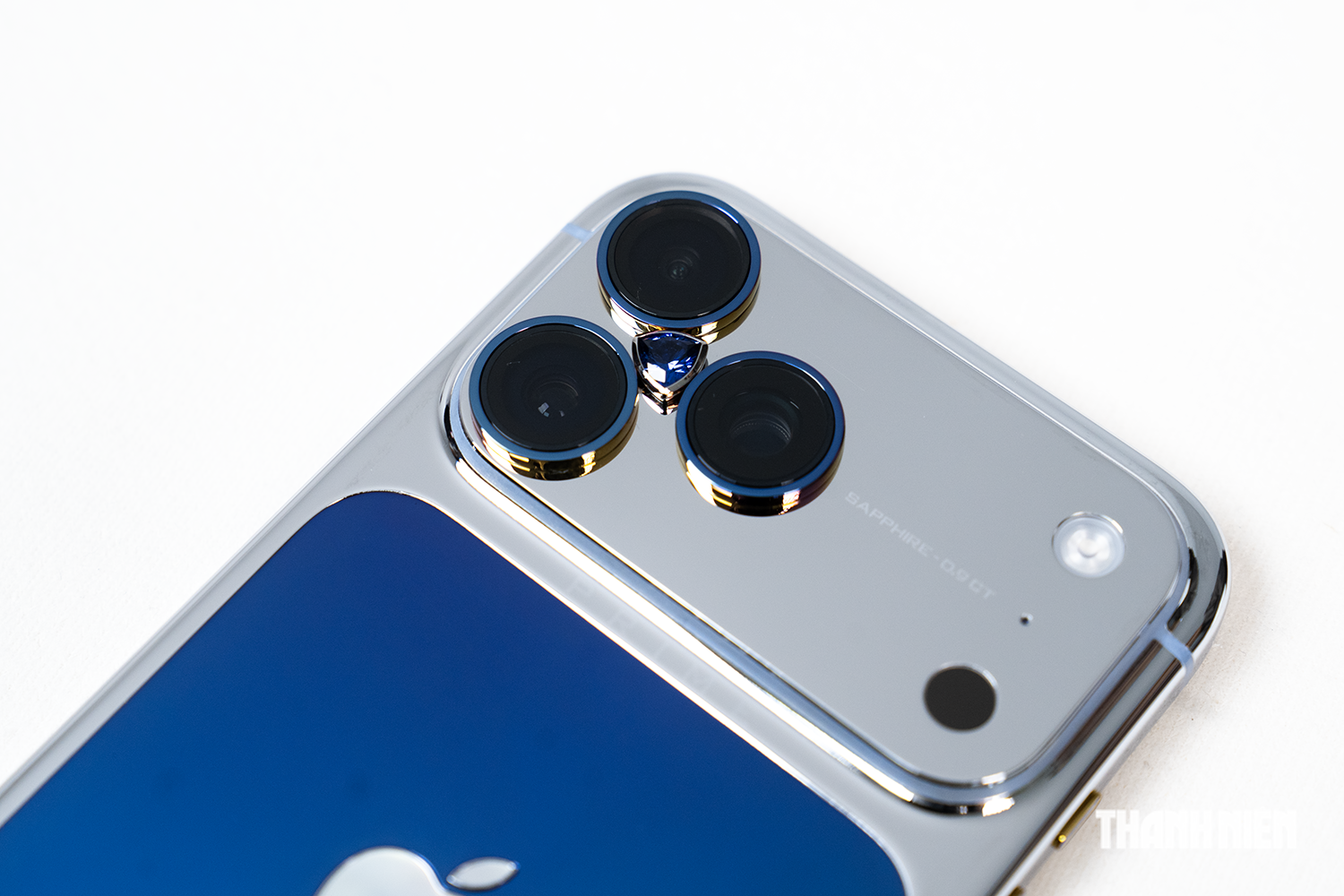 iPhone 18 Pro Max mạ vàng, đính kim cương giá hơn 200 triệu đồng tại Việt Nam - Ảnh 6.