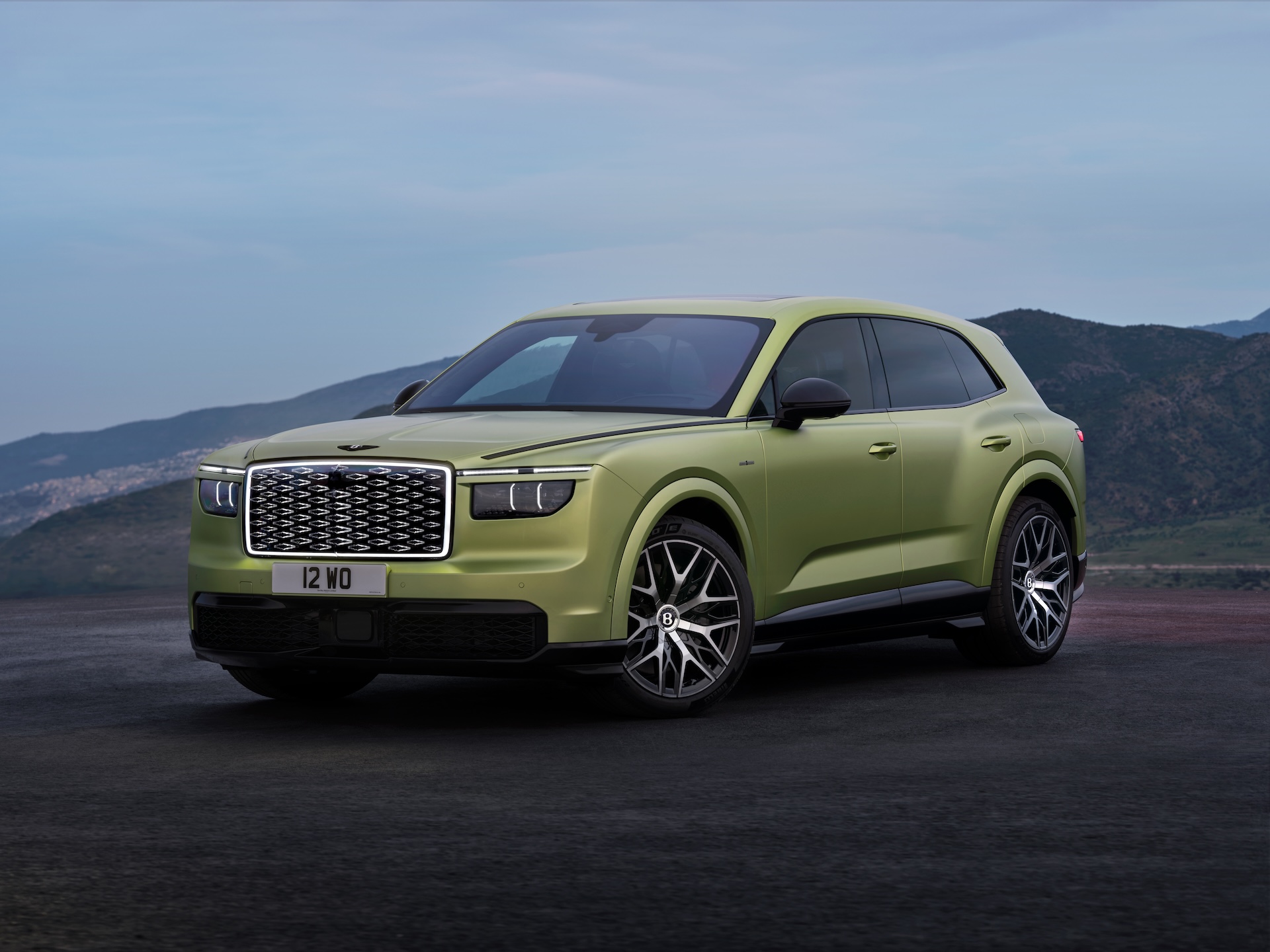 SUV điện đầu tiên của Bentley có gì thu hút giới nhà giàu?- Ảnh 2.