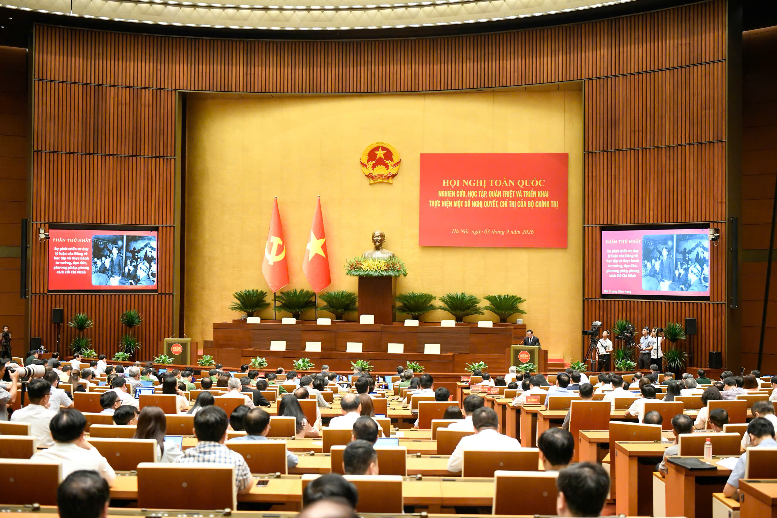 &lsquo;Chức vụ c&agrave;ng cao, y&ecirc;u cầu n&ecirc;u gương c&agrave;ng cụ thể&rsquo;- Ảnh 2.