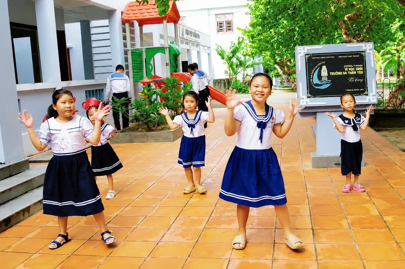 Trường Sa tất bật chuẩn bị khai giảng năm học mới- Ảnh 4.