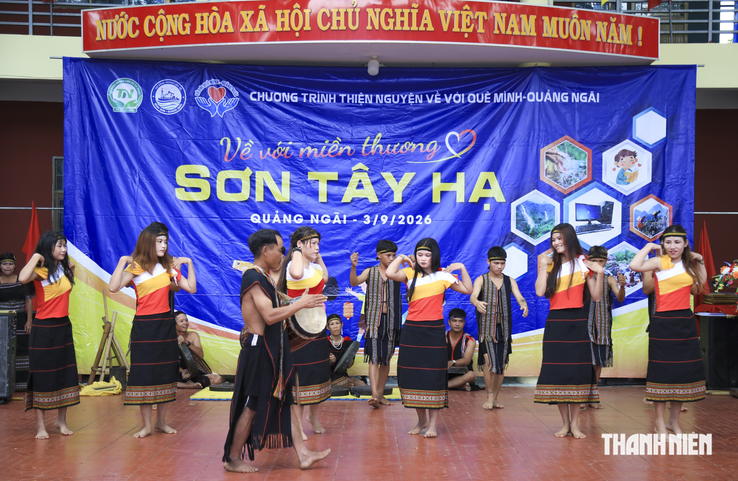 Về với miền thương Sơn Tây Hạ trao yêu thương- Ảnh 1.