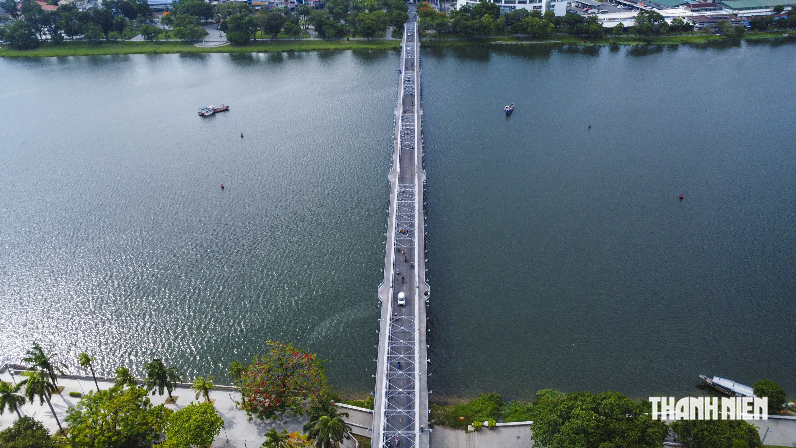 Cầu Trường Tiền rạng rỡ màu nhũ bạc nguyên bản sau đợt đại tu 12 tỉ đồng- Ảnh 5.