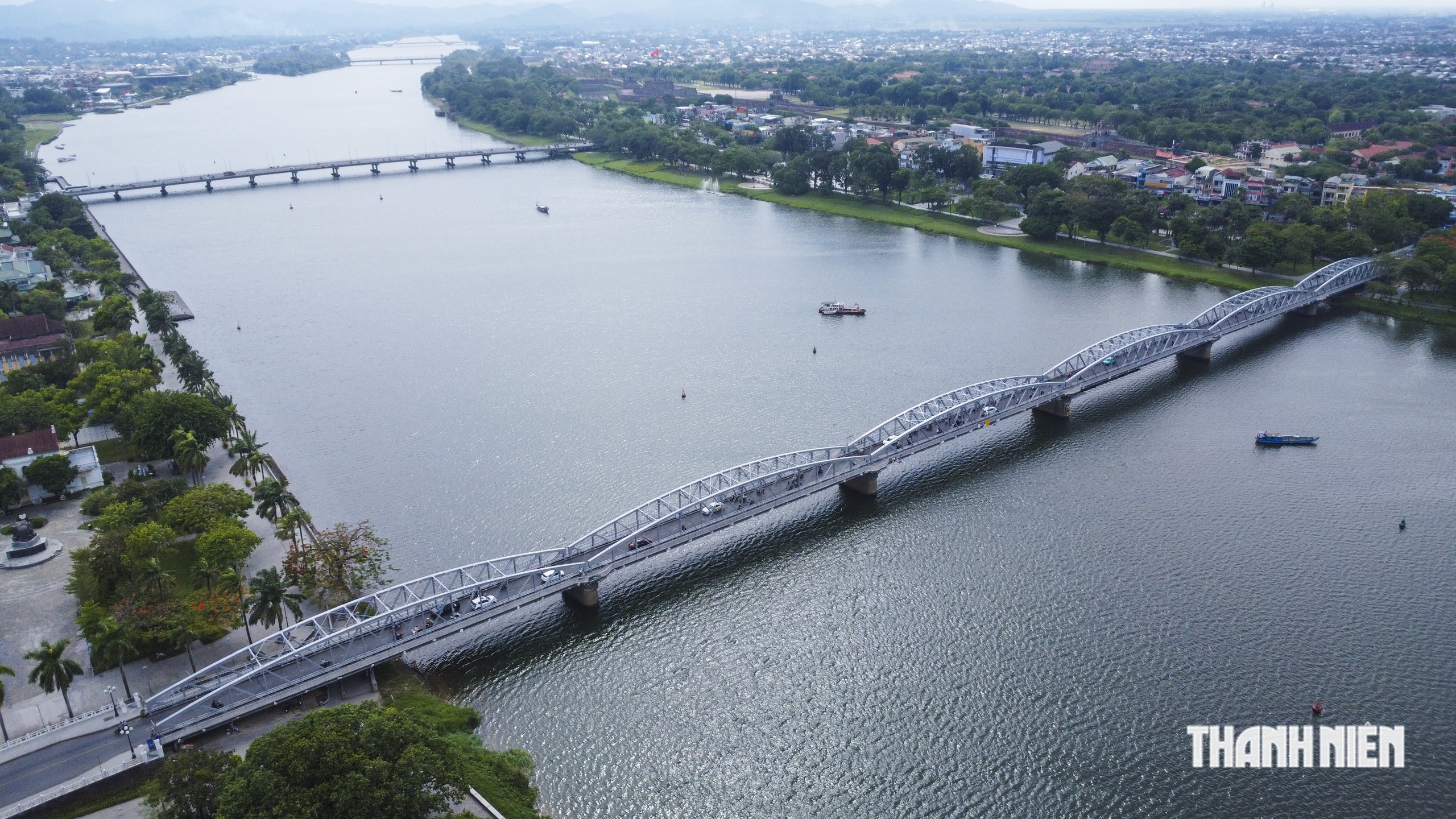 Cầu Trường Tiền rạng rỡ màu nhũ bạc nguyên bản sau đợt đại tu 12 tỉ đồng- Ảnh 14.
