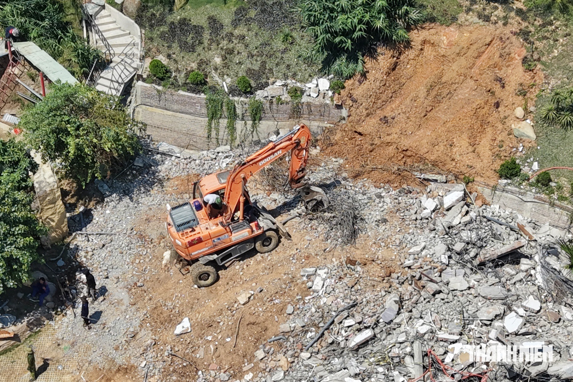 Phá dỡ villa, homestay 'mọc' trong rừng phòng hộ - Ảnh 2.