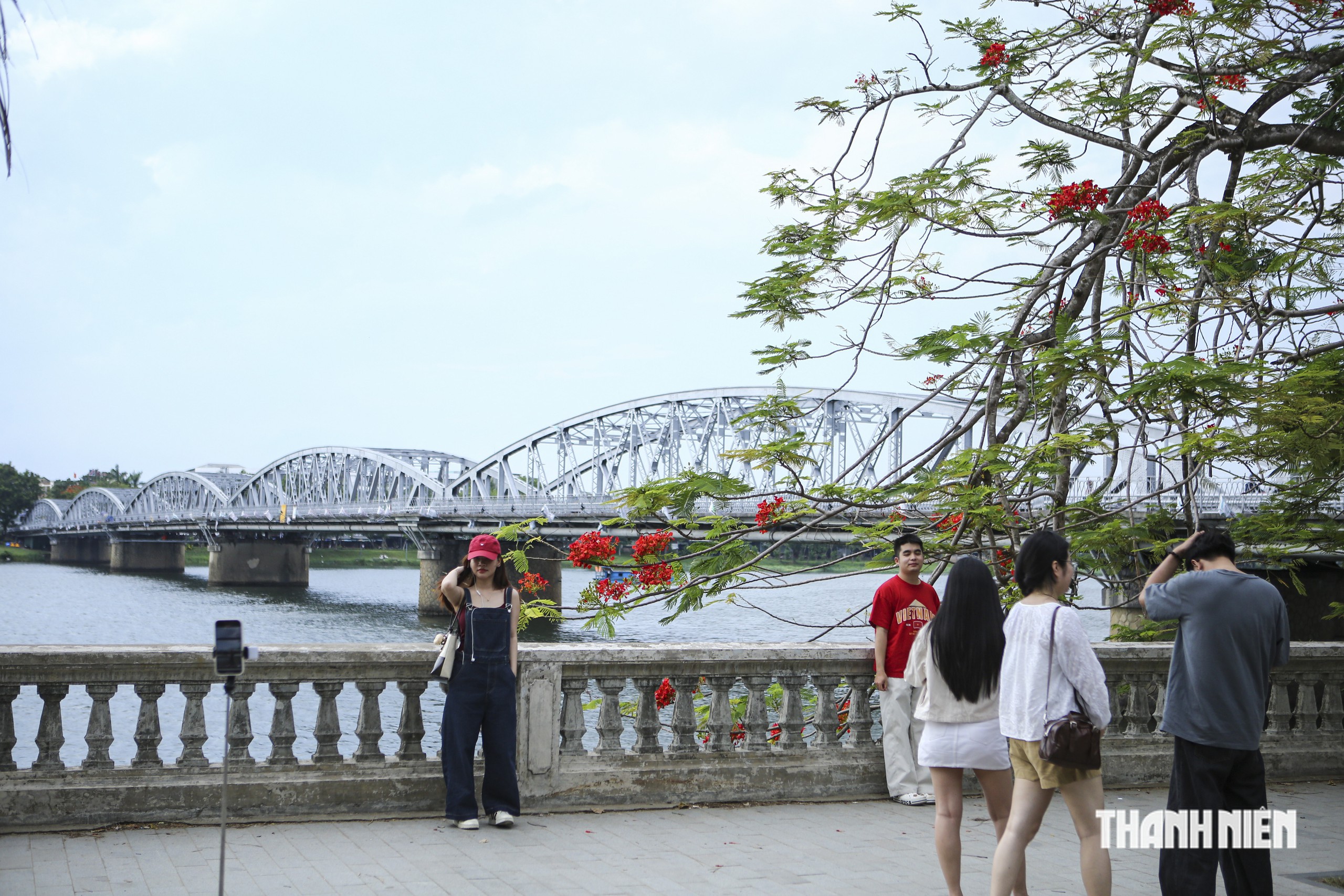 Cầu Trường Tiền rạng rỡ màu nhũ bạc nguyên bản sau đợt đại tu 12 tỉ đồng- Ảnh 11.