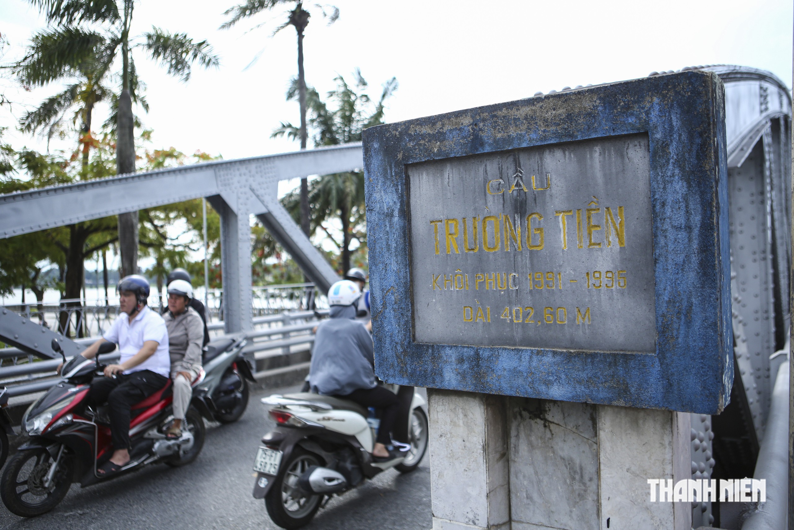 Cầu Trường Tiền rạng rỡ màu nhũ bạc nguyên bản sau đợt đại tu 12 tỉ đồng- Ảnh 13.