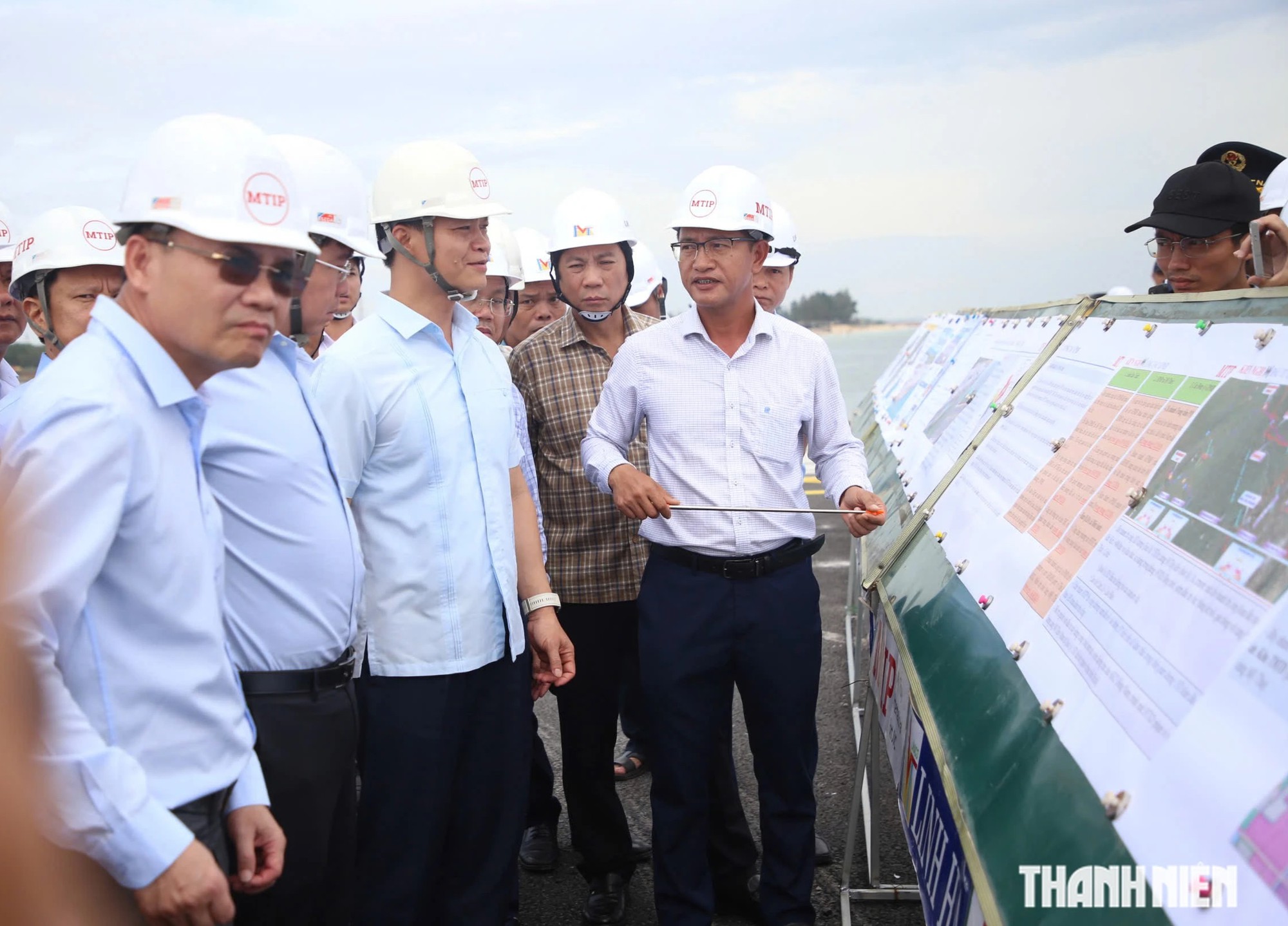 Cảng quốc tế Mỹ Thủy th&agrave;nh h&igrave;nh với 2 bến cảng, đ&oacute;n những chuyến h&agrave;ng đầu ti&ecirc;n- Ảnh 10.