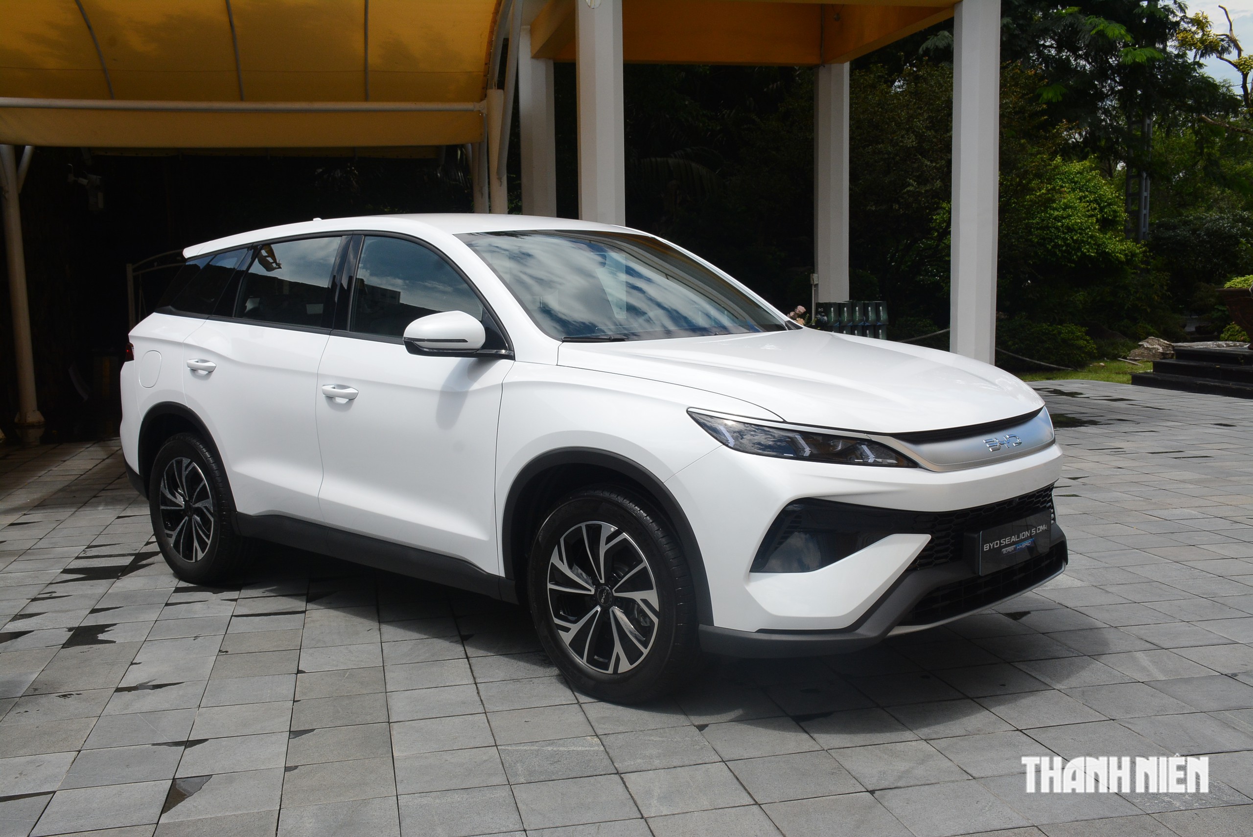Xe plug-in hybrid BYD Sealion 5 về Việt Nam, 'đầy pin đầy bình' chạy hơn 1.200 km- Ảnh 1.