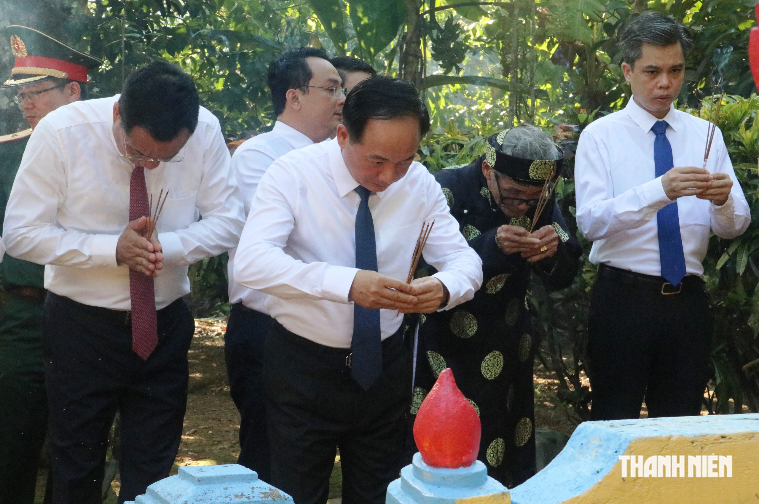 'Tiếp nối tinh thần Huỳnh Thúc Kháng, tận hiến cho Tổ quốc và nhân dân'- Ảnh 3.