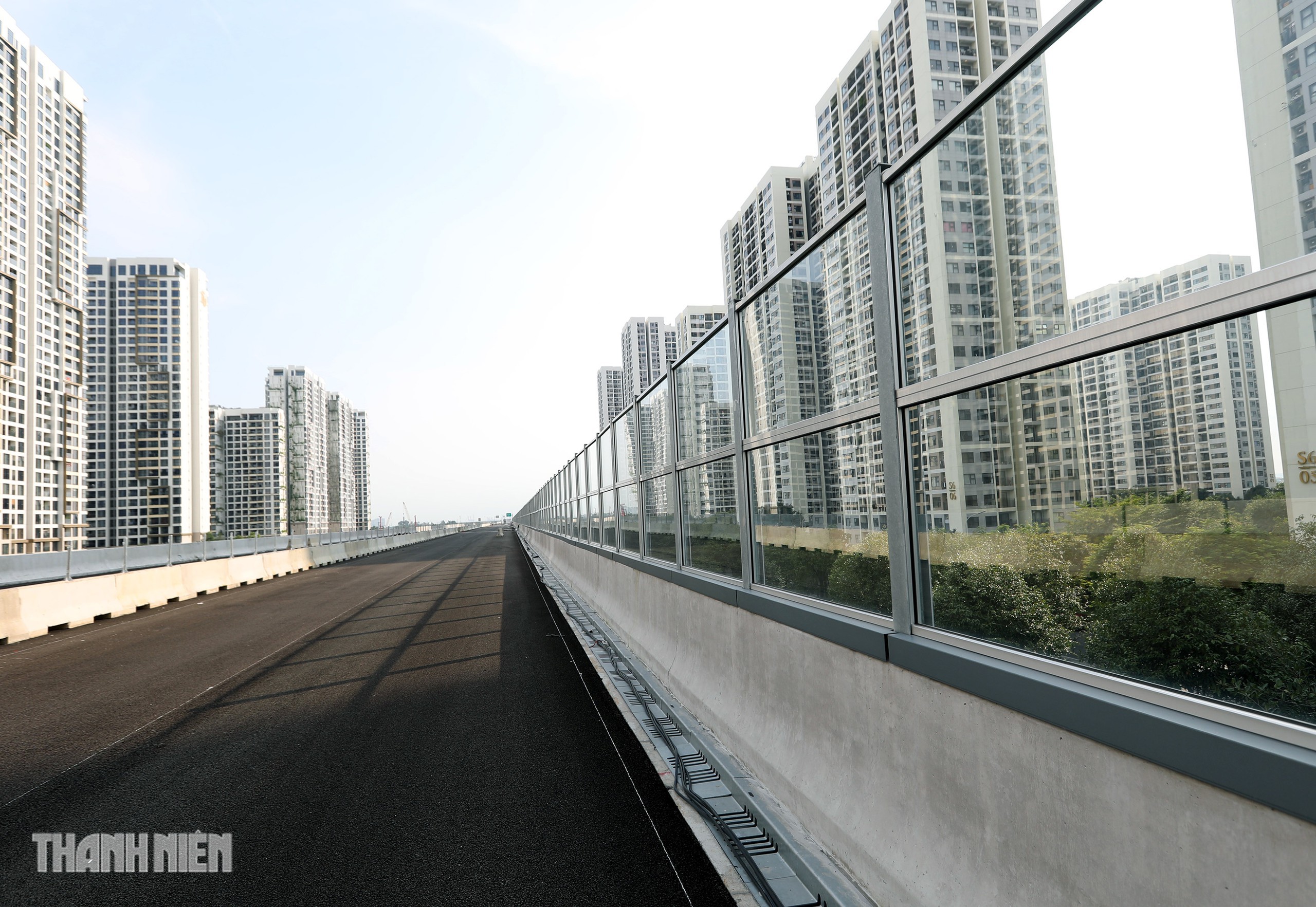 Cận cảnh tường chống ồn Vành đai 3 TP.HCM xuyên qua Vinhomes Grand Park- Ảnh 8.