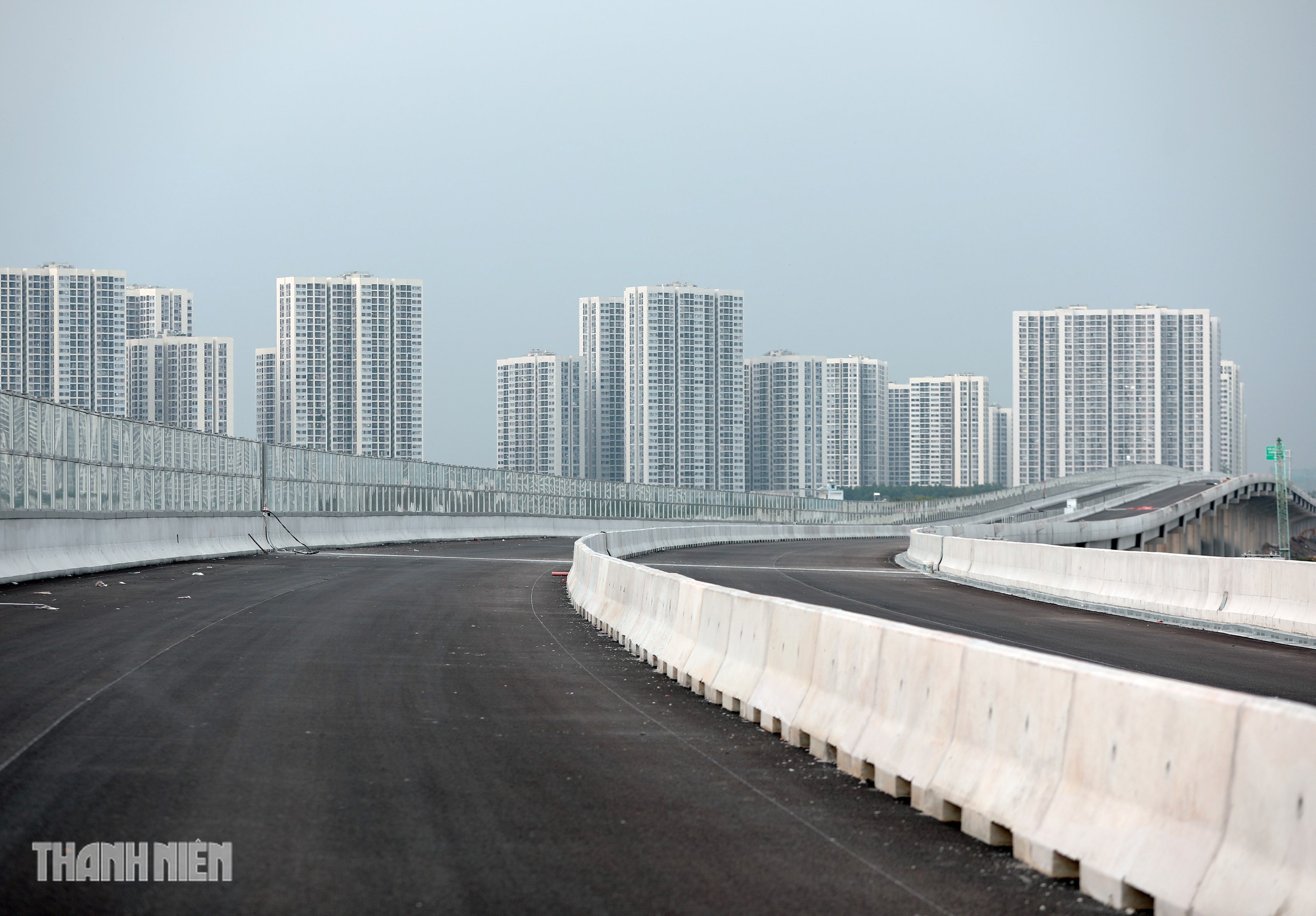 Cận cảnh tường chống ồn Vành đai 3 TP.HCM xuyên qua Vinhomes Grand Park- Ảnh 10.