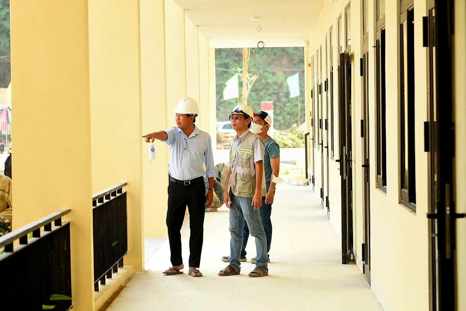 Đ&agrave; Nẵng: Cận giờ khai giảng, điểm trường miền n&uacute;i tất bật đ&oacute;n học sinh- Ảnh 9.