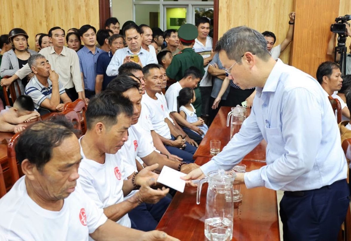 51 ngư dân gặp nạn trên biển: Chia nhau từng giọt nước giữa 4 ngày sinh tử - Ảnh 6.