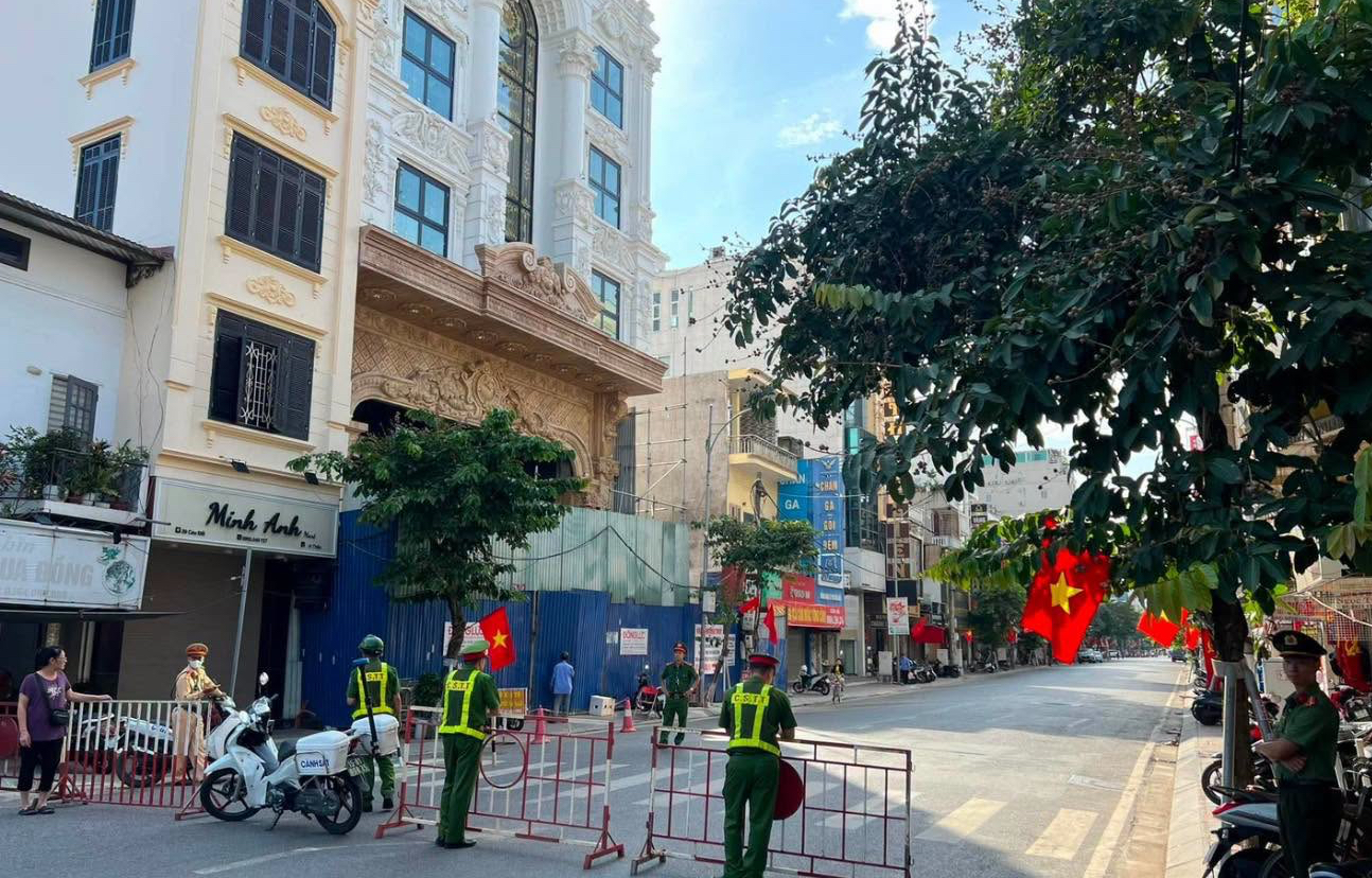 Hải Phòng: Cấm đường 5 giờ để xử lý quả bom trên đường Cầu Đất - Ảnh 2.