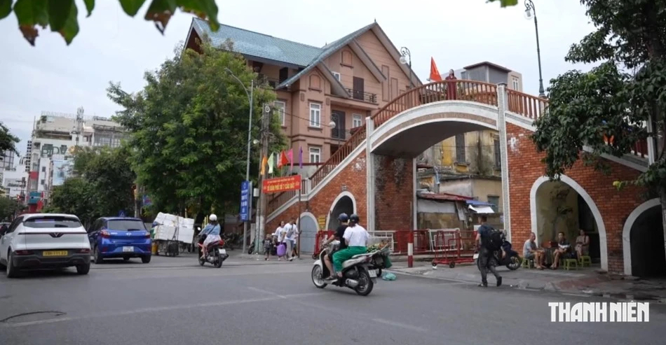 Hải Phòng: Cấm đường 5 giờ để xử lý quả bom trên đường Cầu Đất - Ảnh 1.
