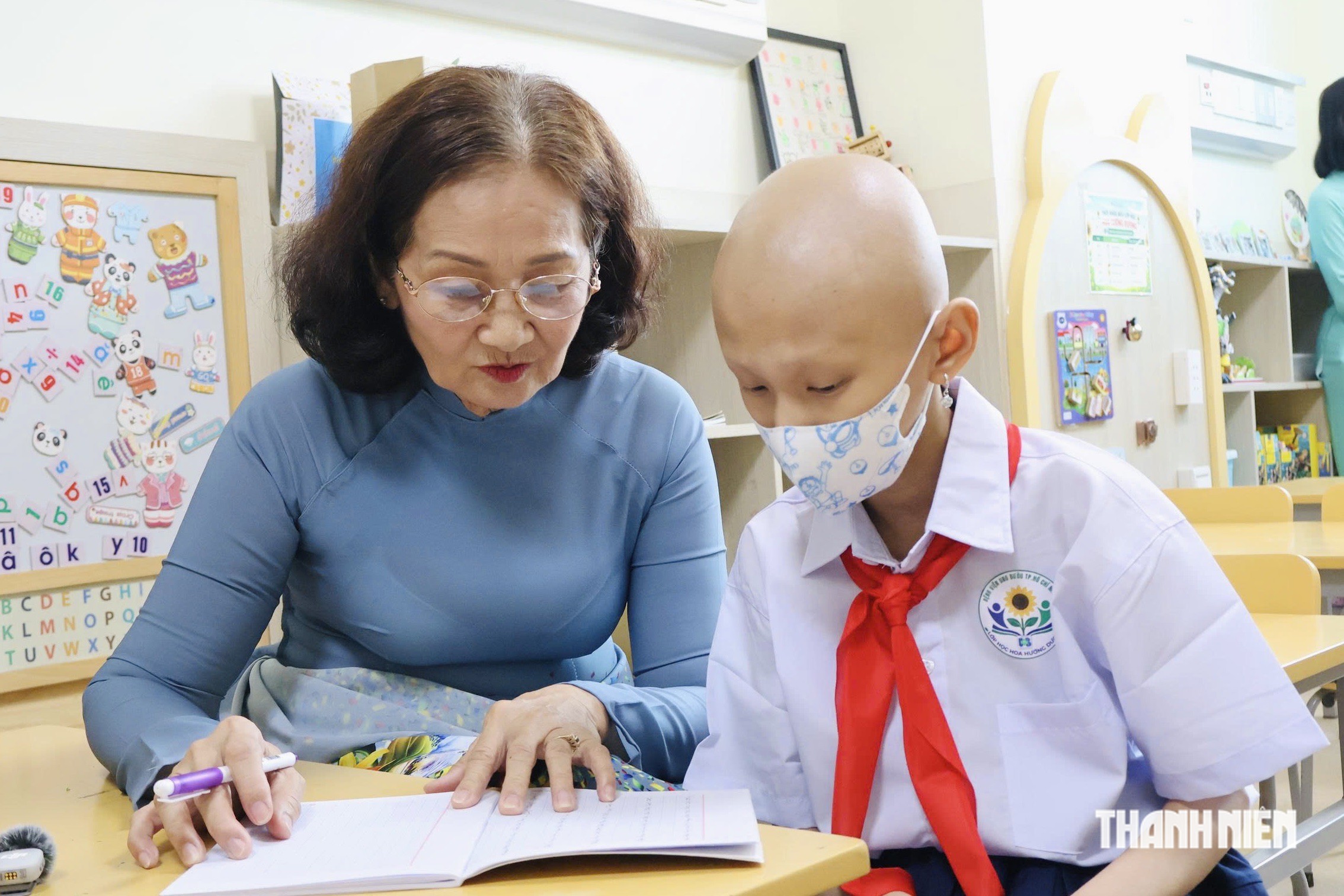 Lễ khai giảng đặc biệt của bệnh nhi ung thư: 'Con mong hết bệnh để đến trường' - Ảnh 5.